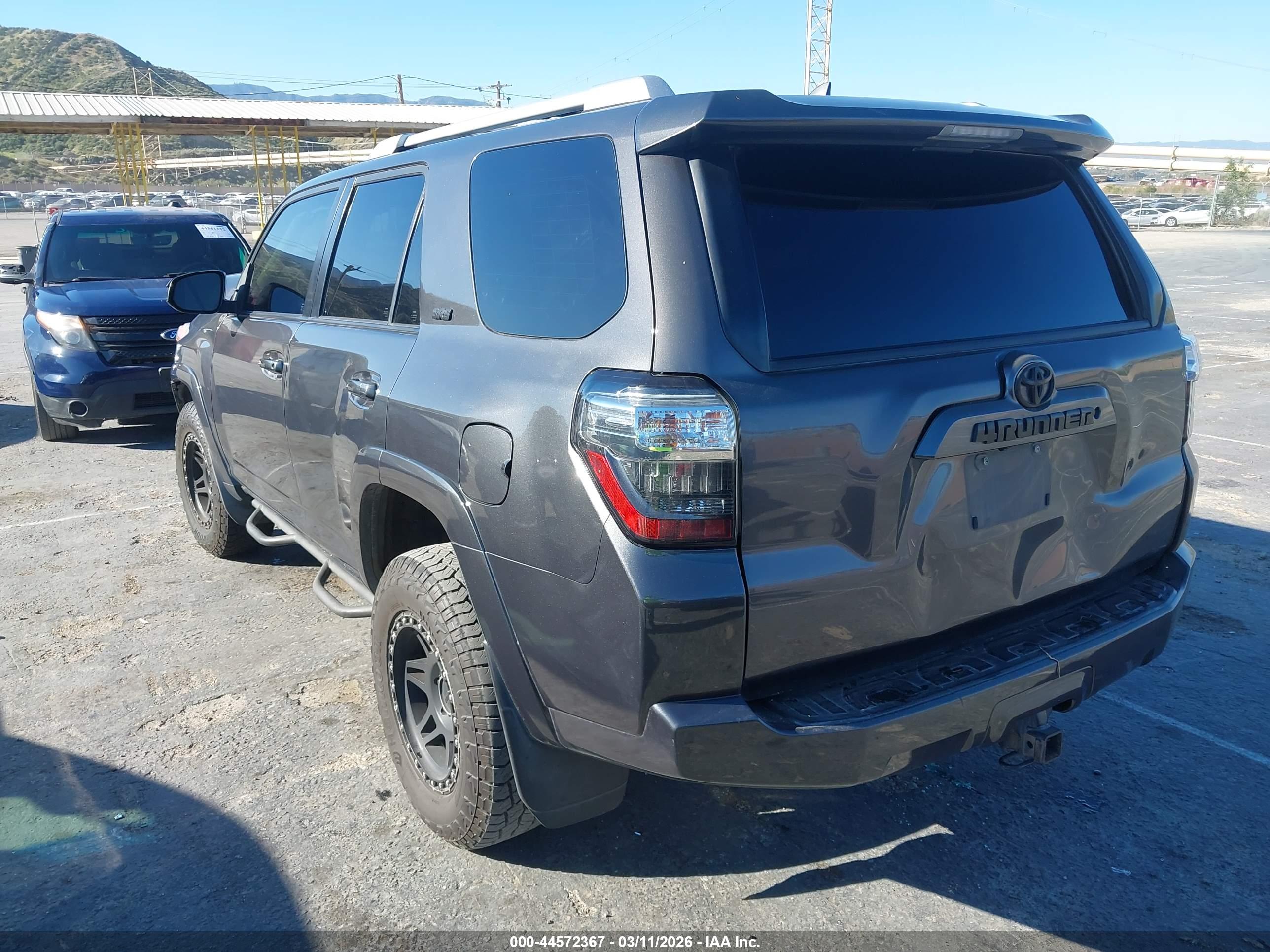 TOYOTA 4RUNNER image 3