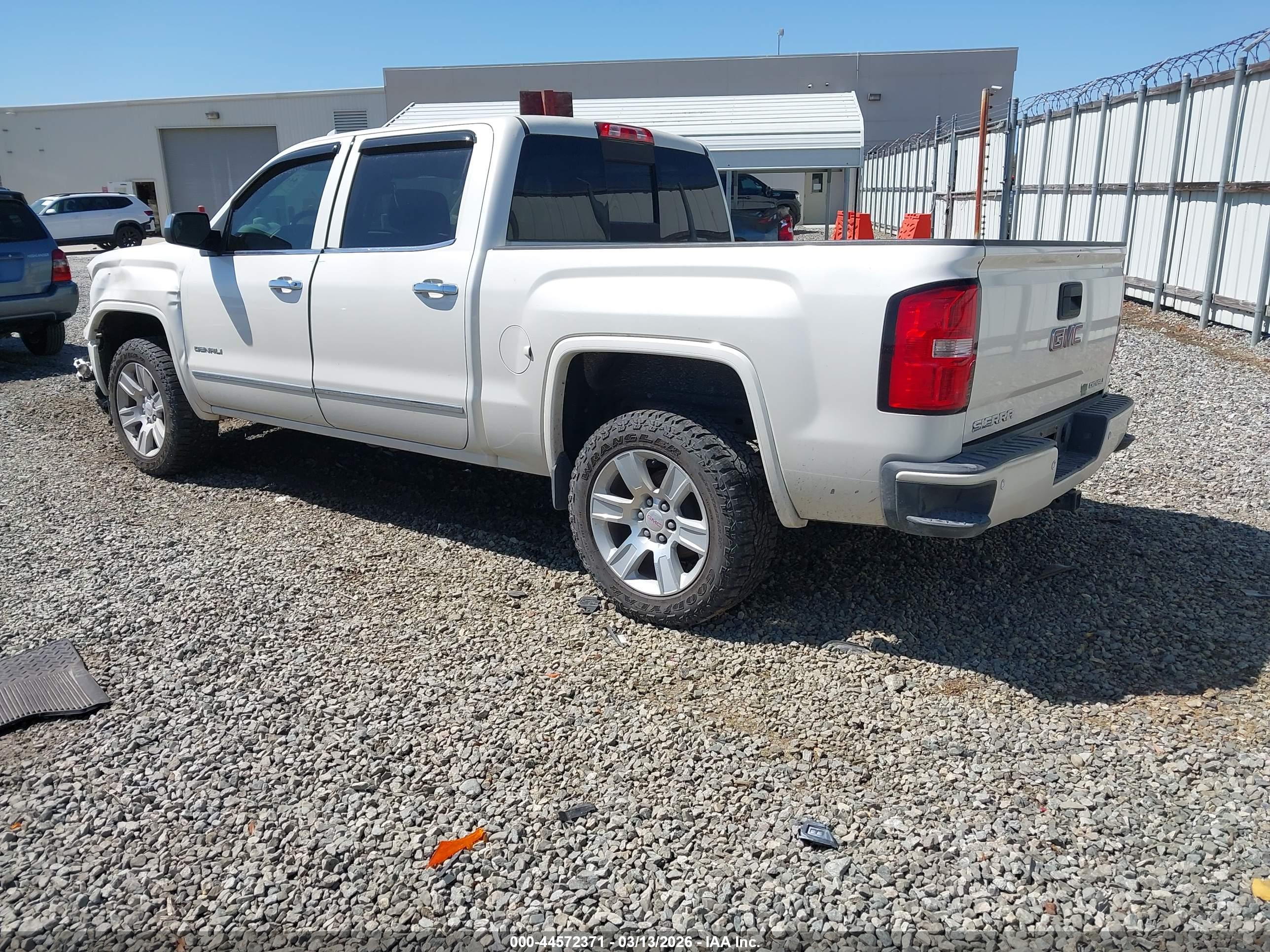 GMC SIERRA image 3