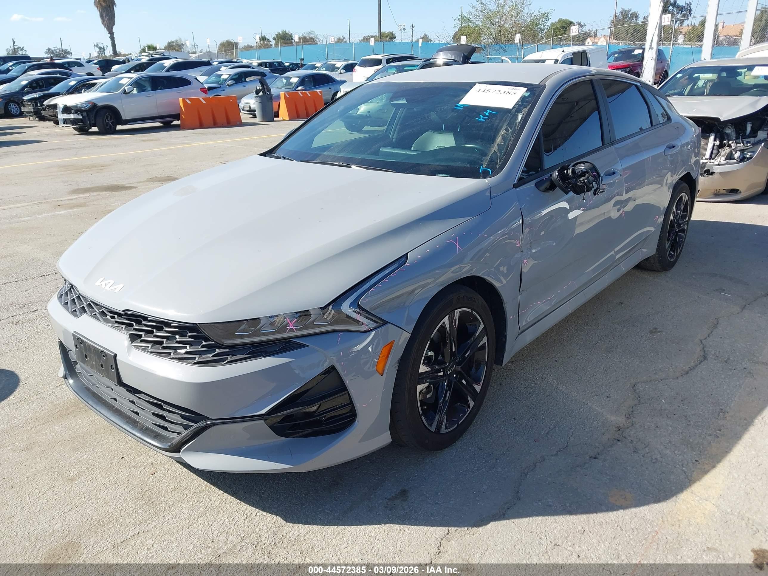 KIA K5 image 2