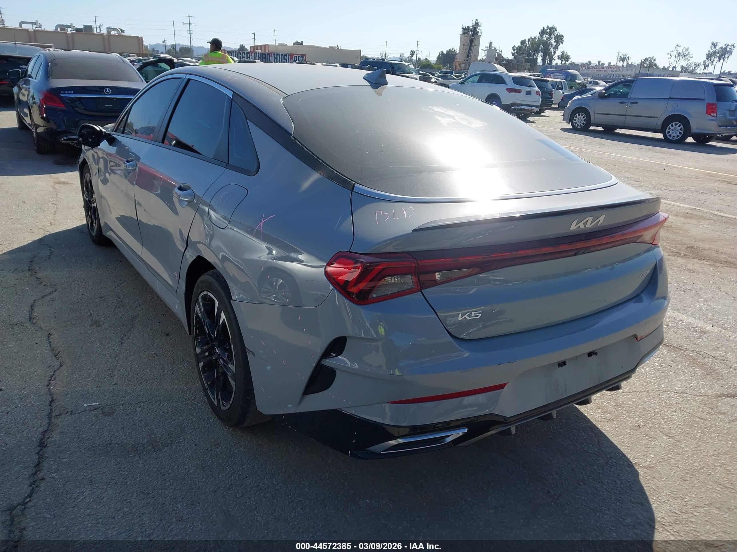 KIA K5 image 3