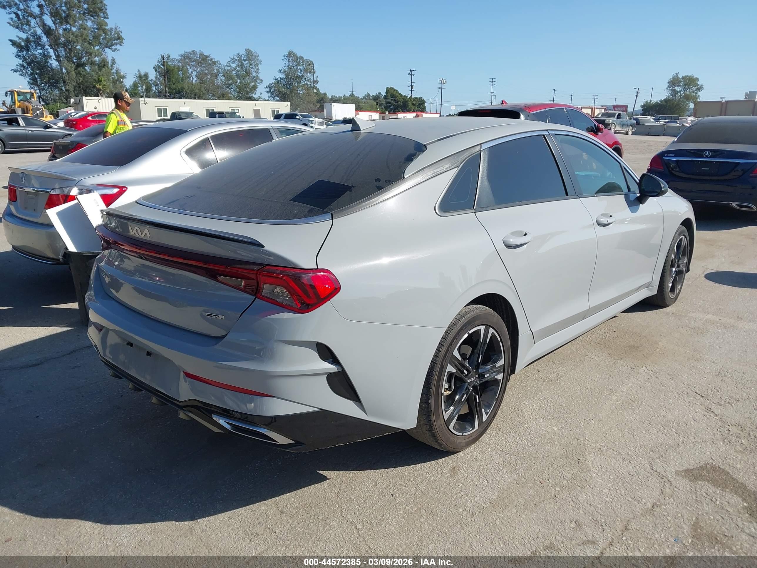 KIA K5 image 4