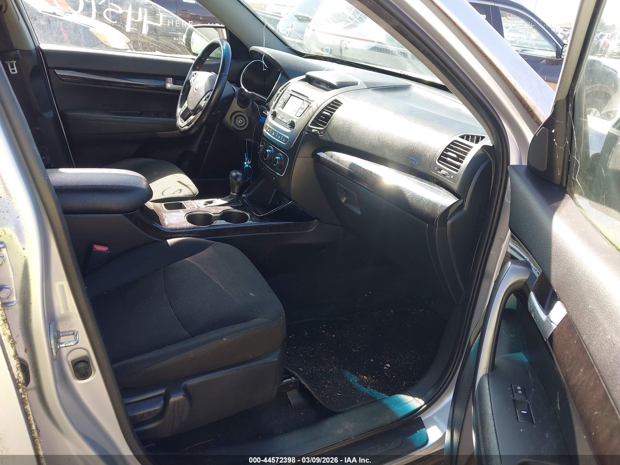 KIA SORENTO image 5