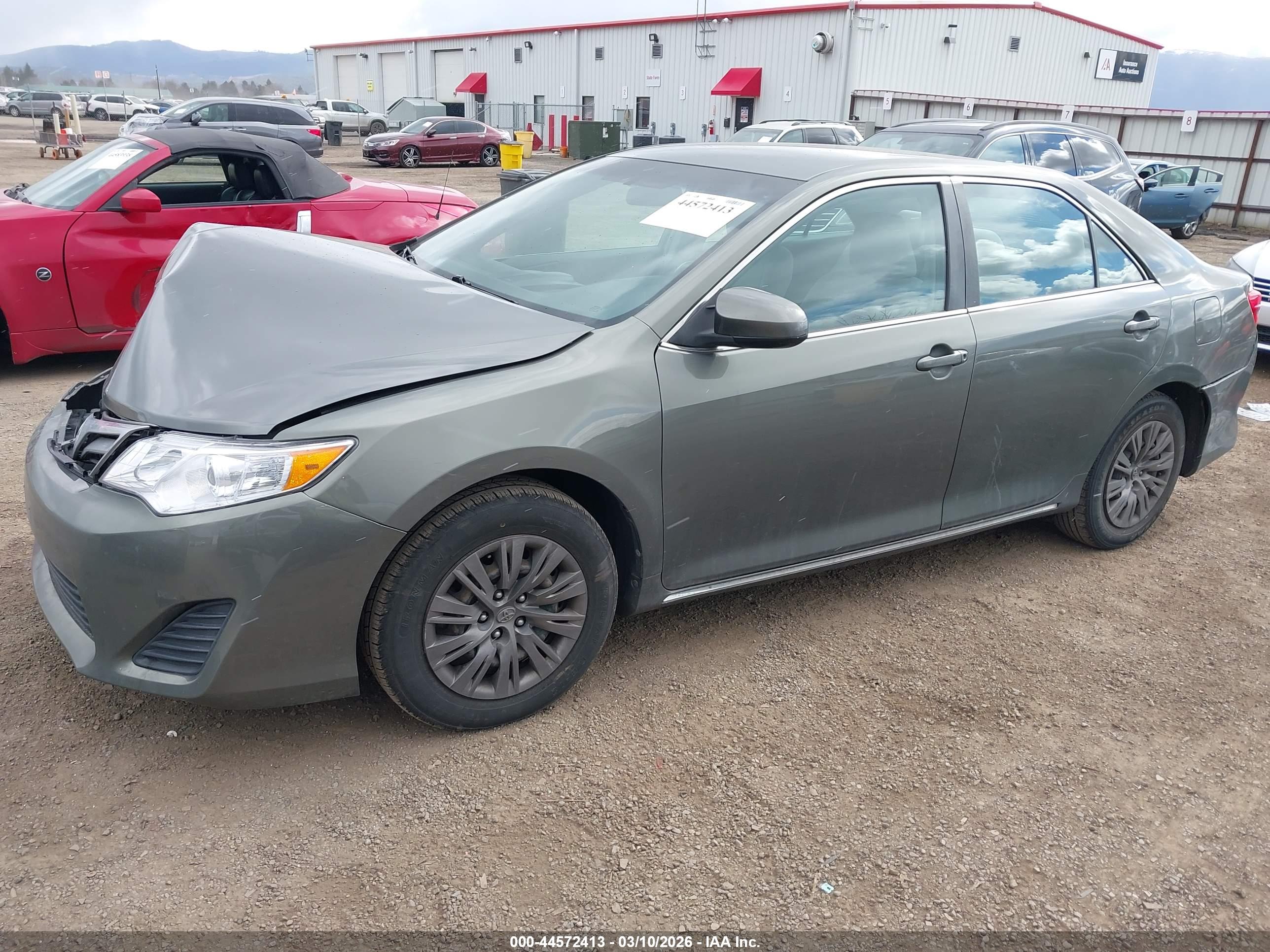 TOYOTA CAMRY image 2