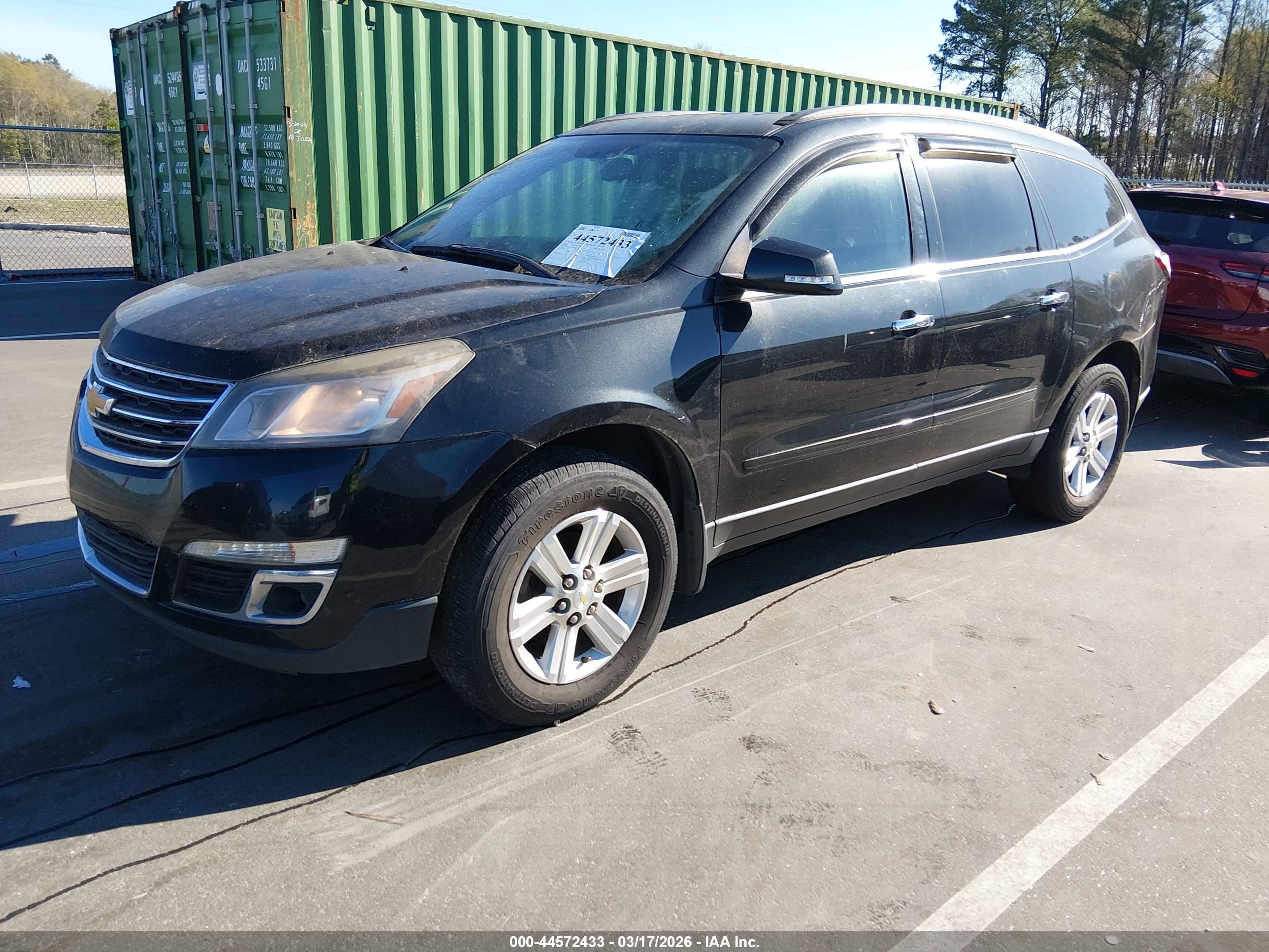 CHEVROLET TRAVERSE image 2