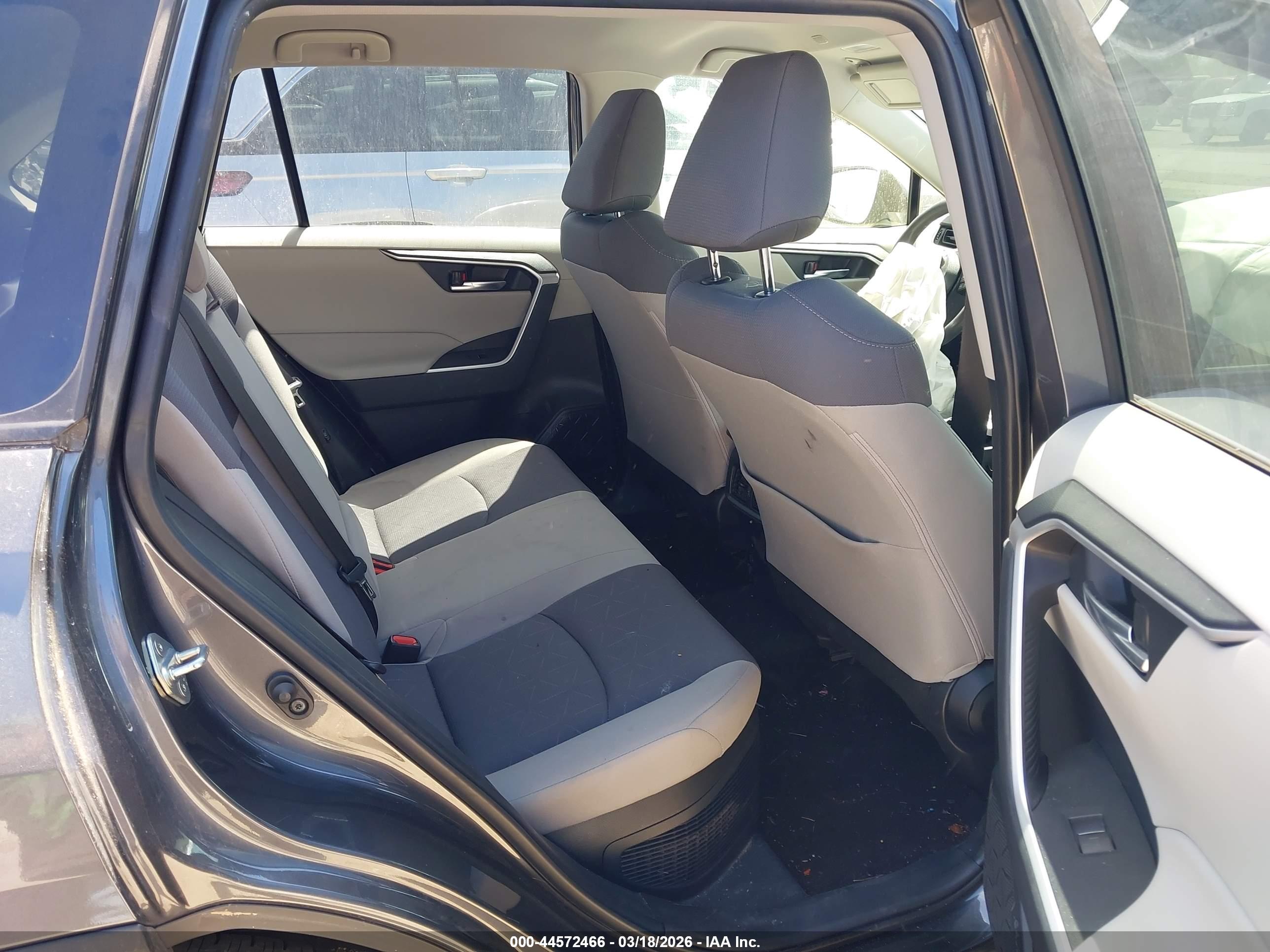 TOYOTA RAV4 image 8
