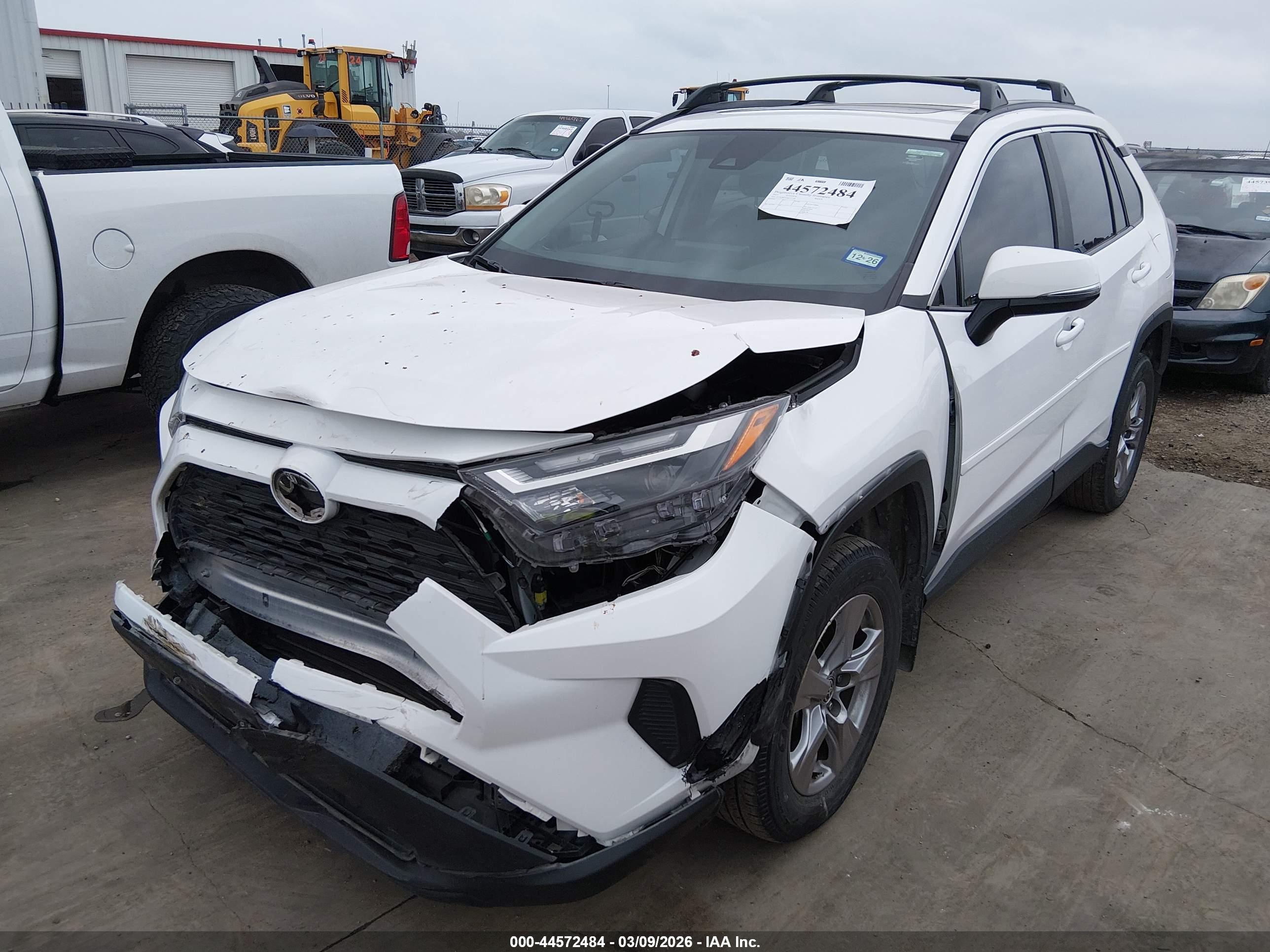 TOYOTA RAV4 image 2