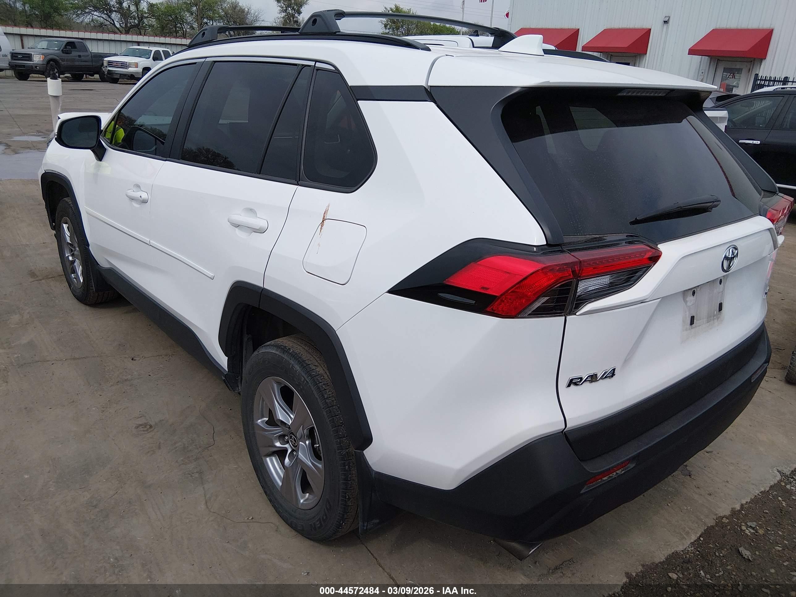 TOYOTA RAV4 image 3