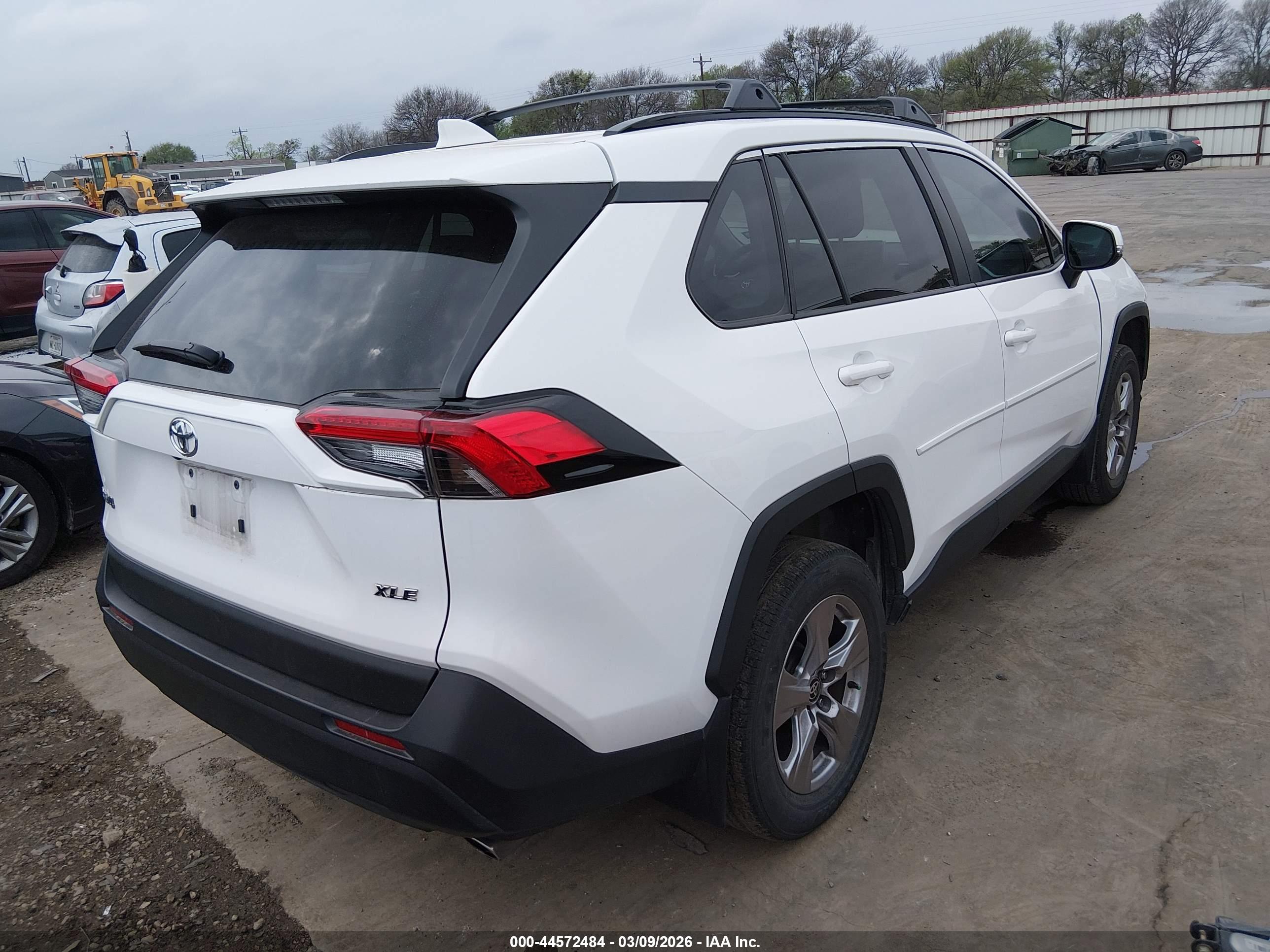 TOYOTA RAV4 image 4