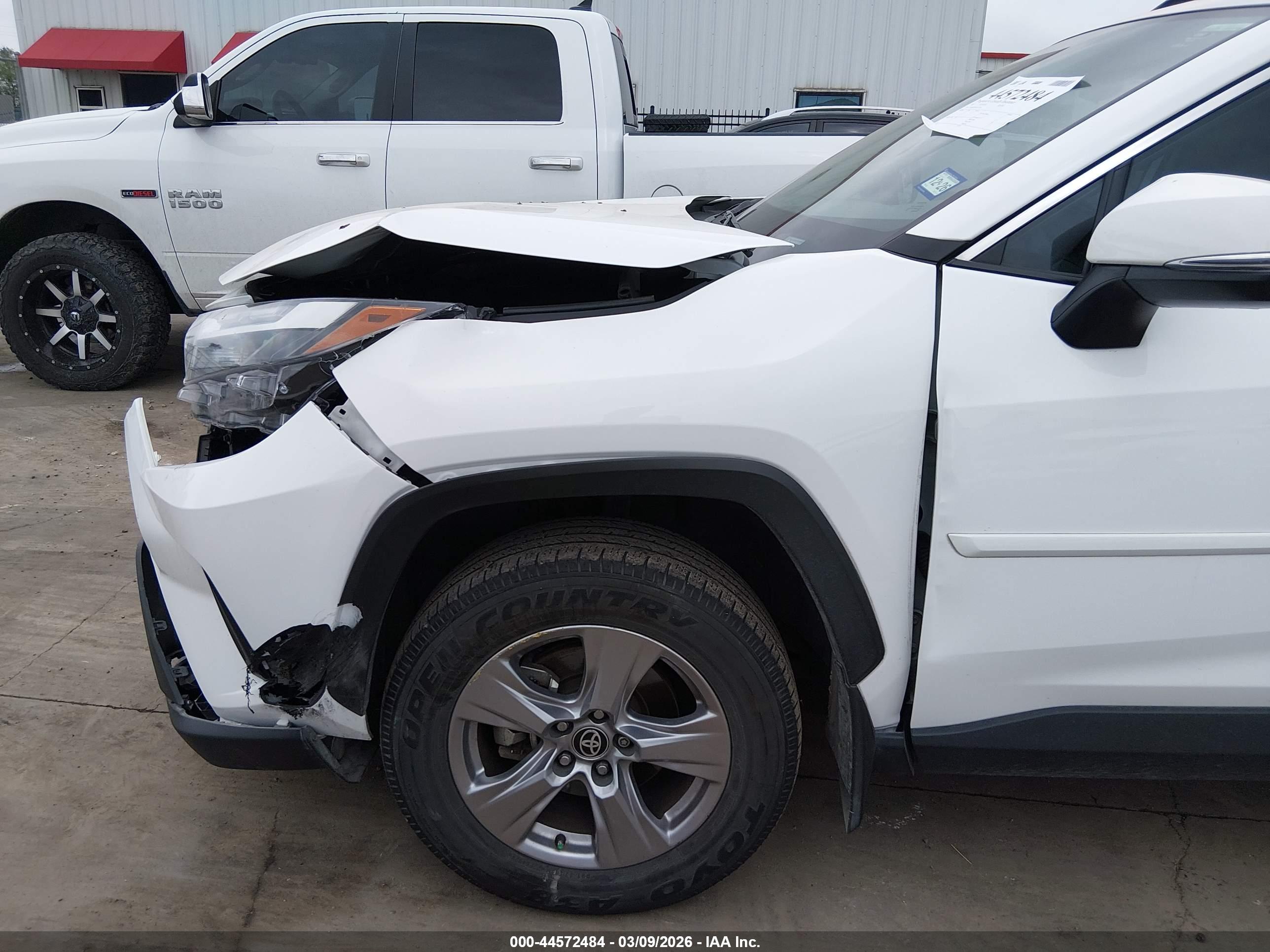 TOYOTA RAV4 image 6