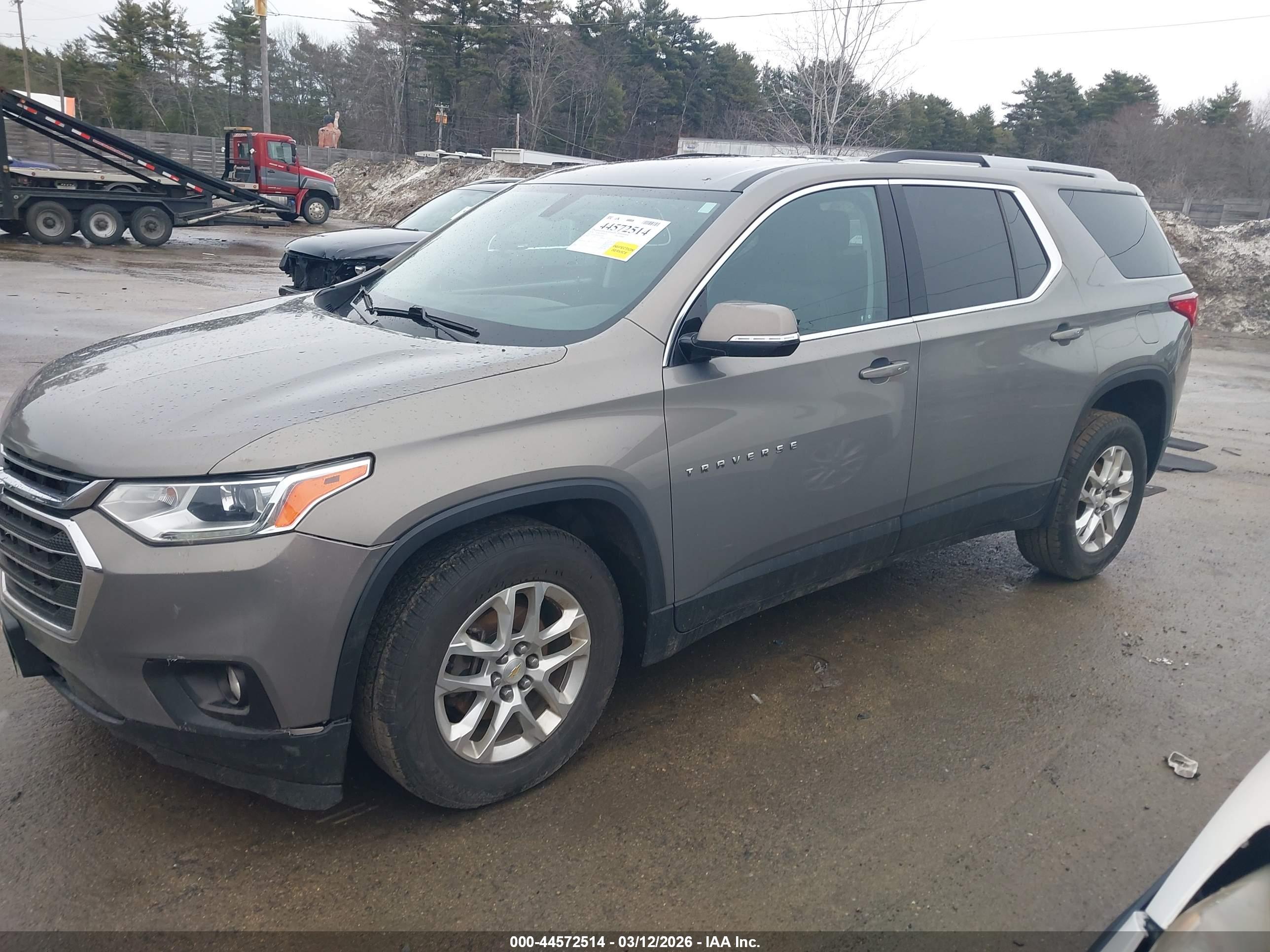 CHEVROLET TRAVERSE image 2