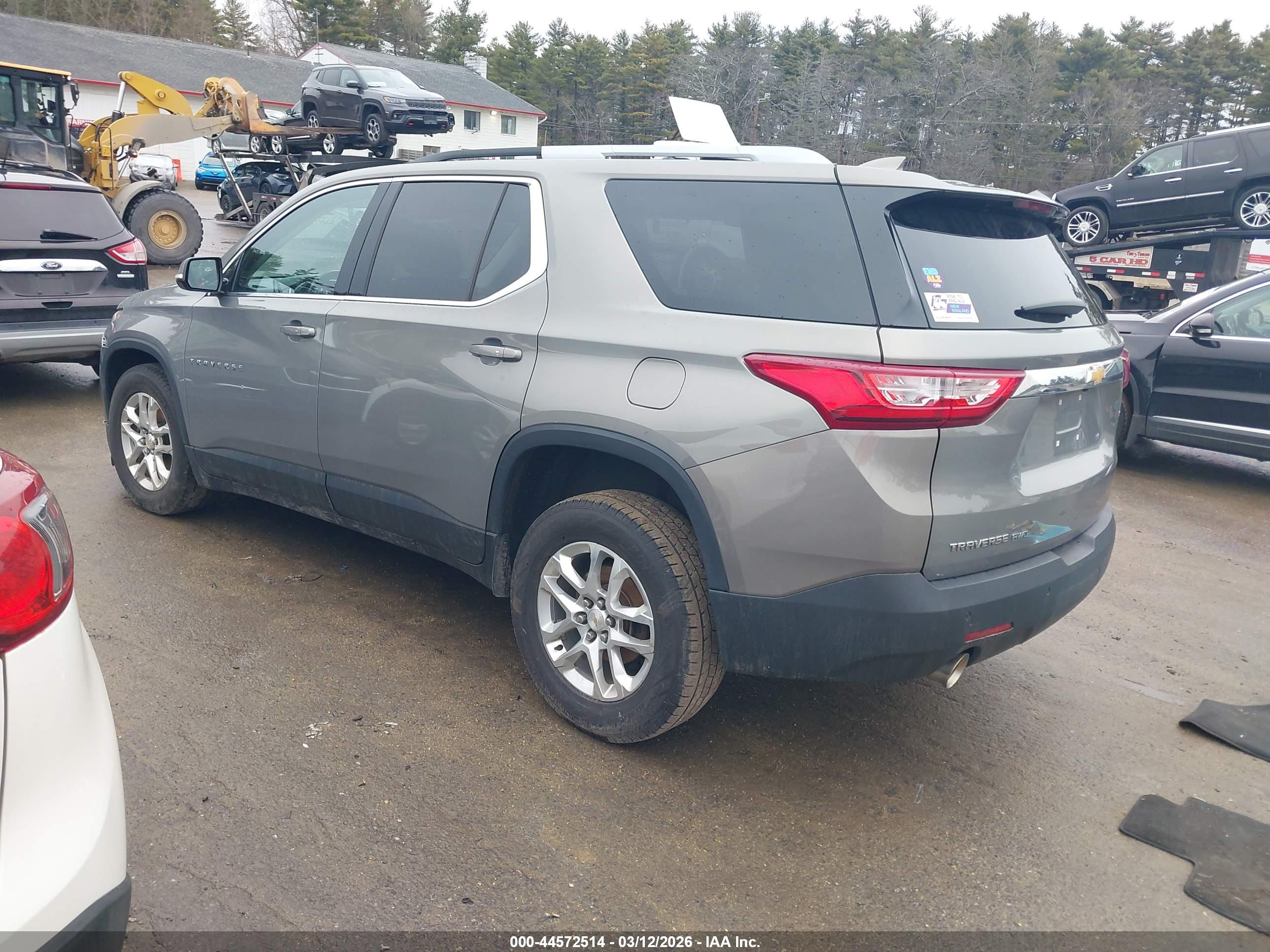CHEVROLET TRAVERSE image 3