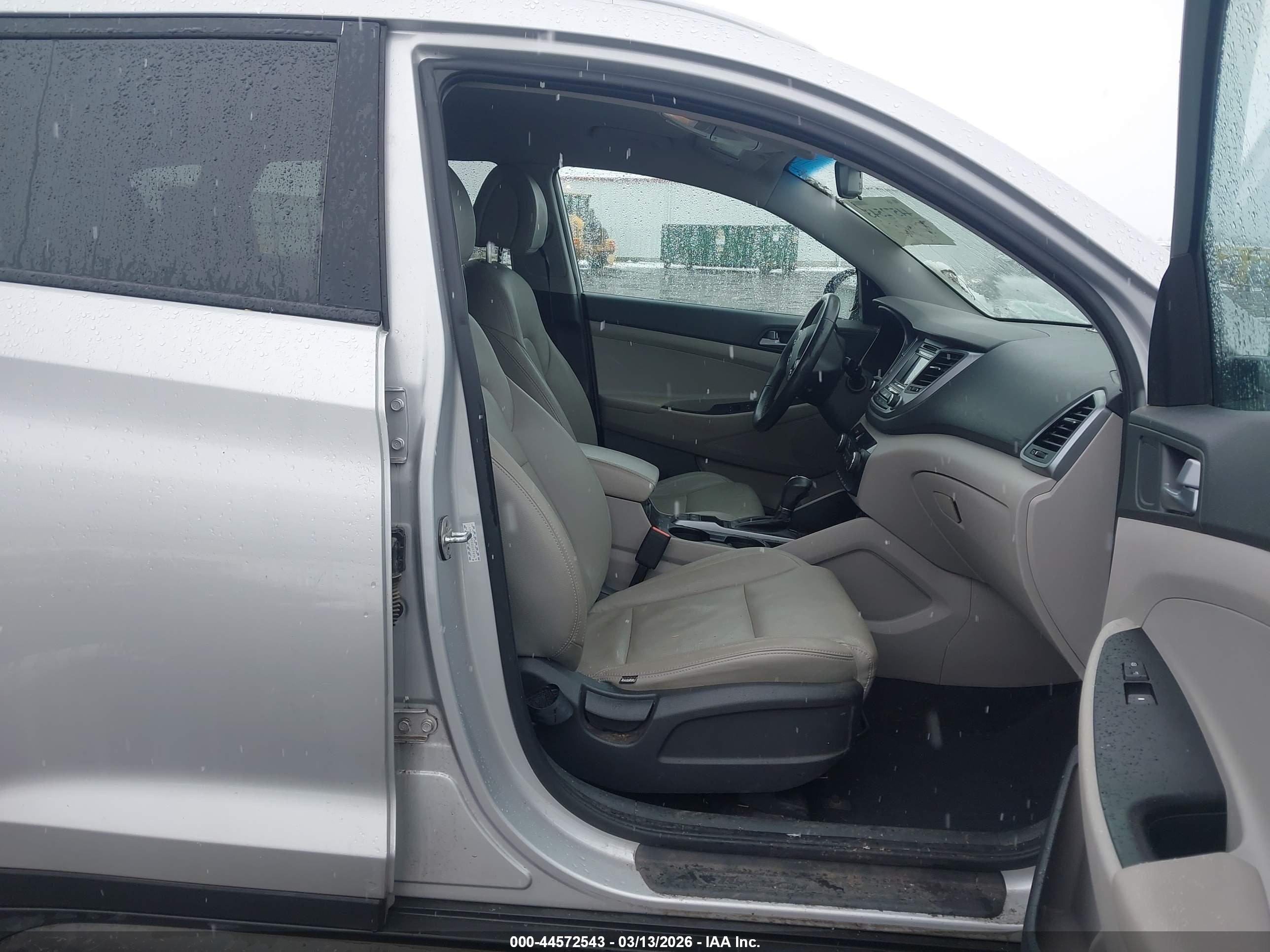 HYUNDAI TUCSON image 5