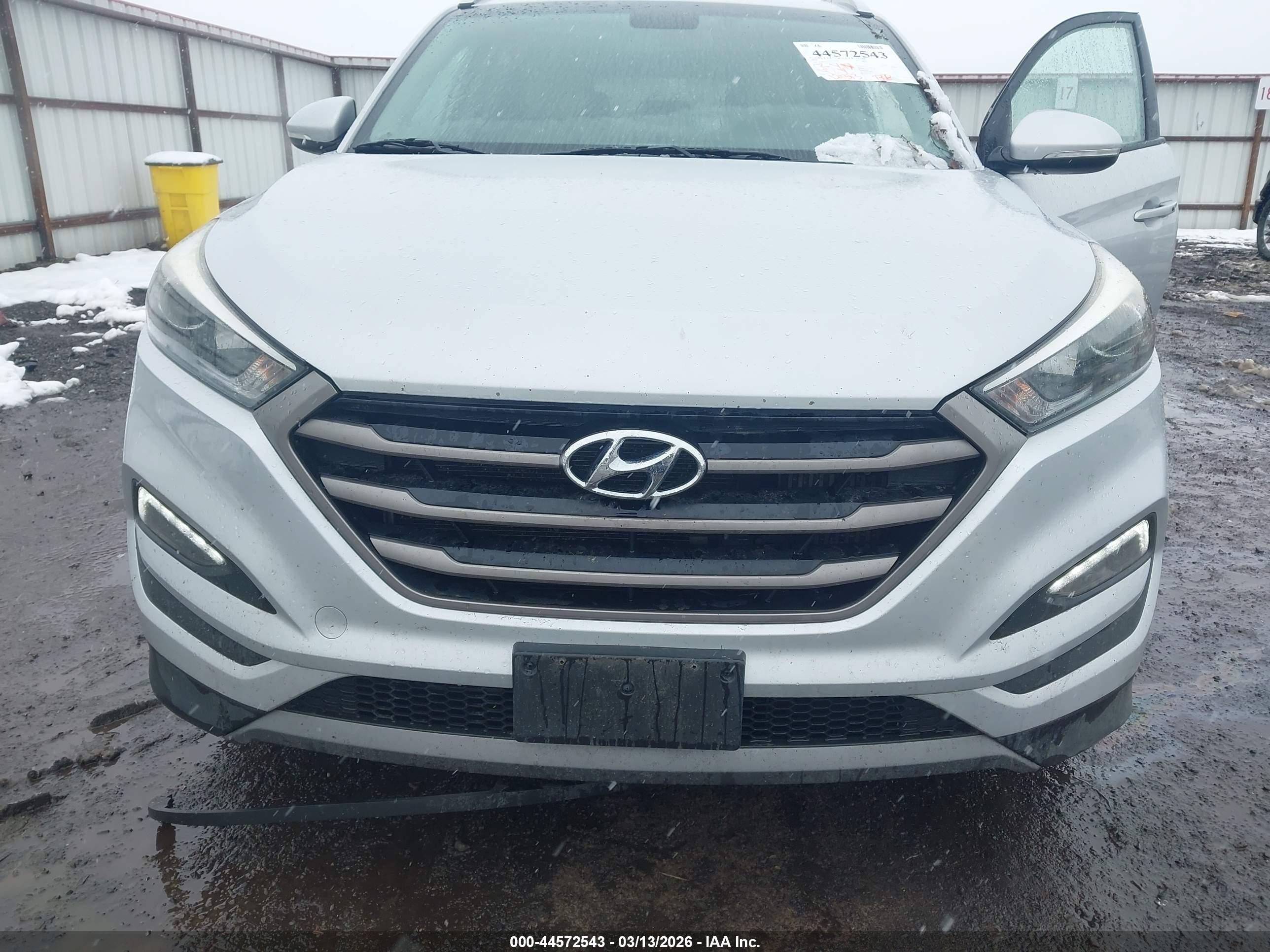 HYUNDAI TUCSON image 6