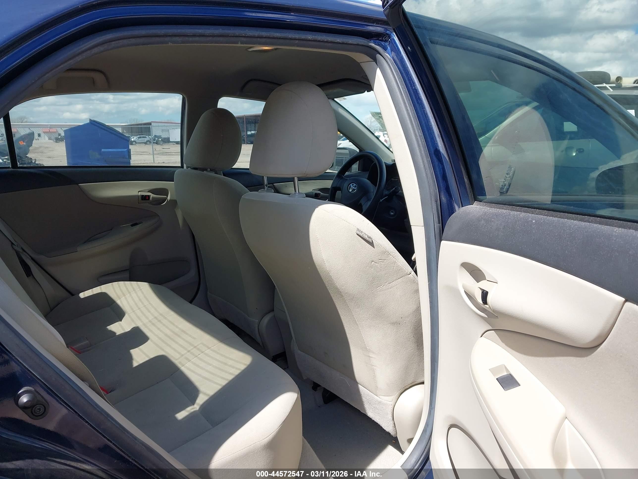 TOYOTA COROLLA image 8