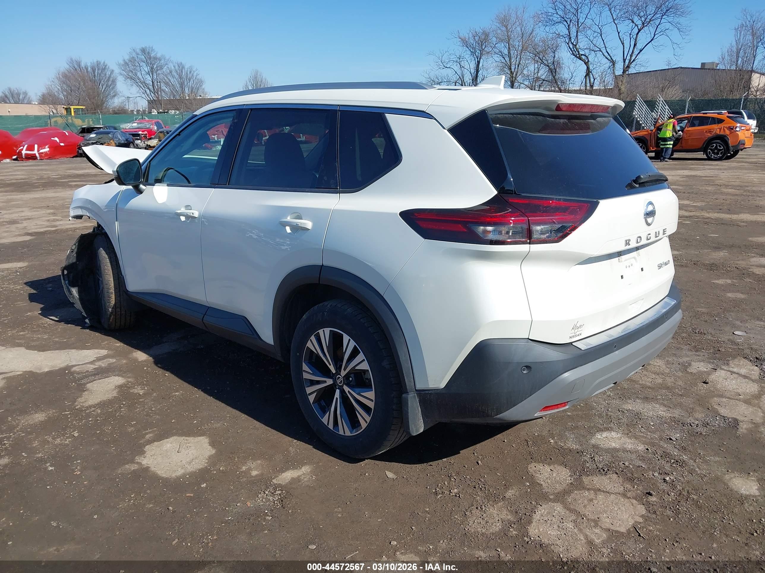 NISSAN ROGUE image 3