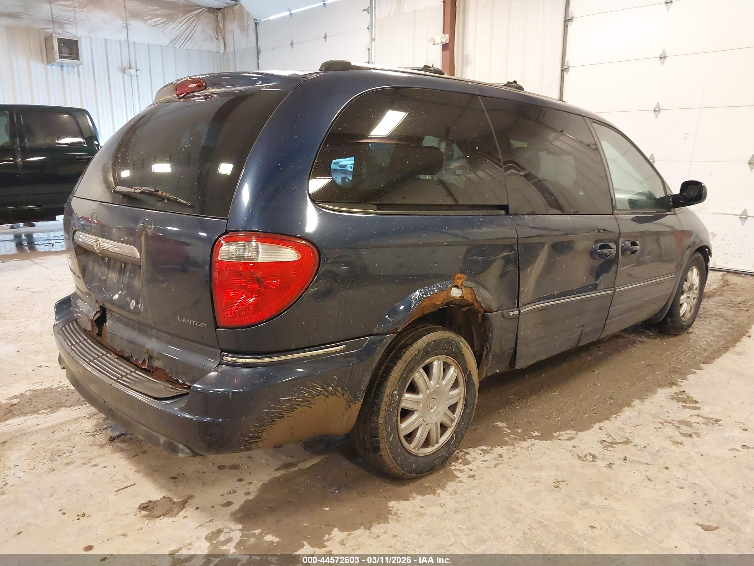 CHRYSLER TOWN image 4