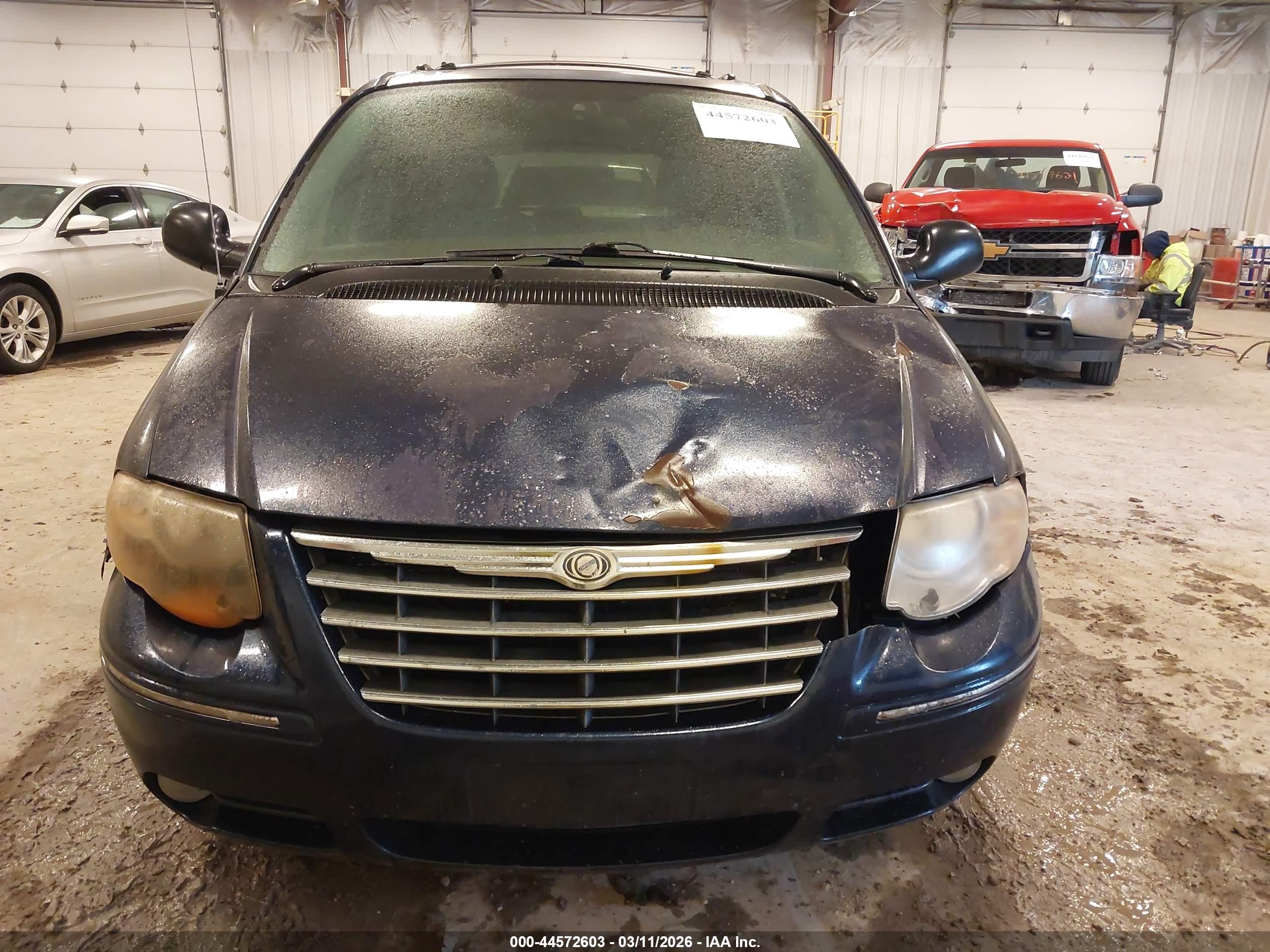 CHRYSLER TOWN image 6