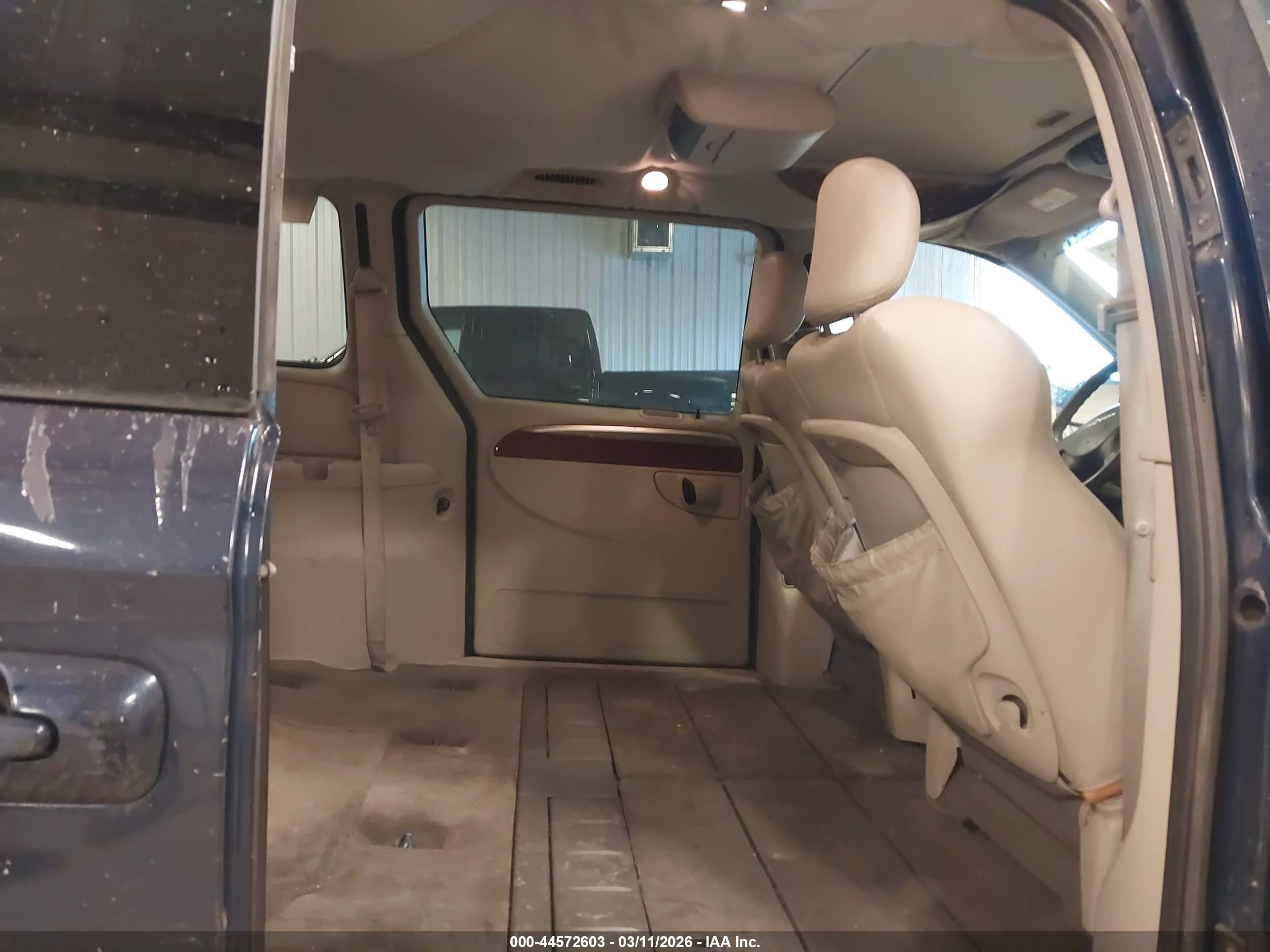 CHRYSLER TOWN image 8