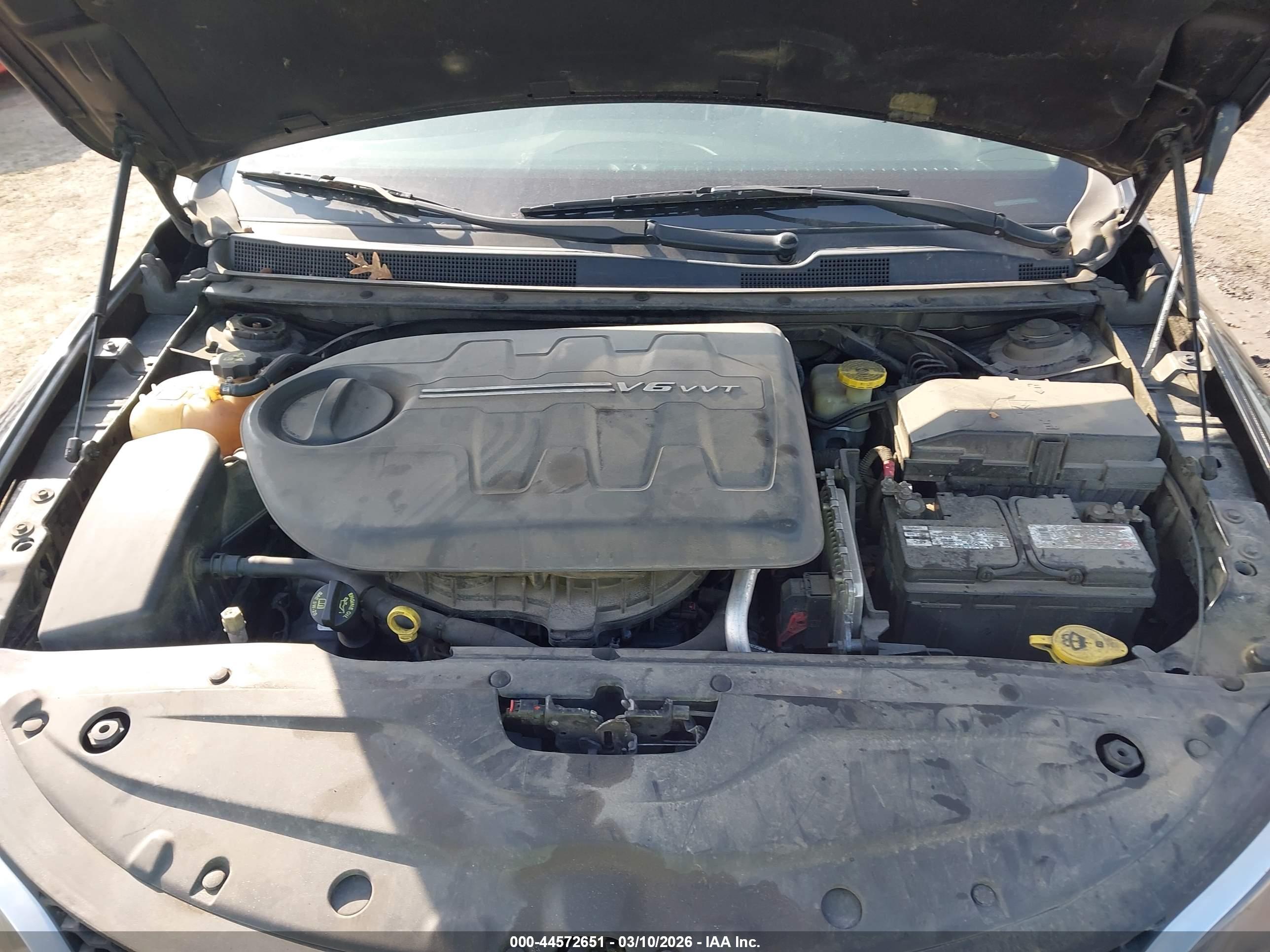 CHRYSLER 200 image 10