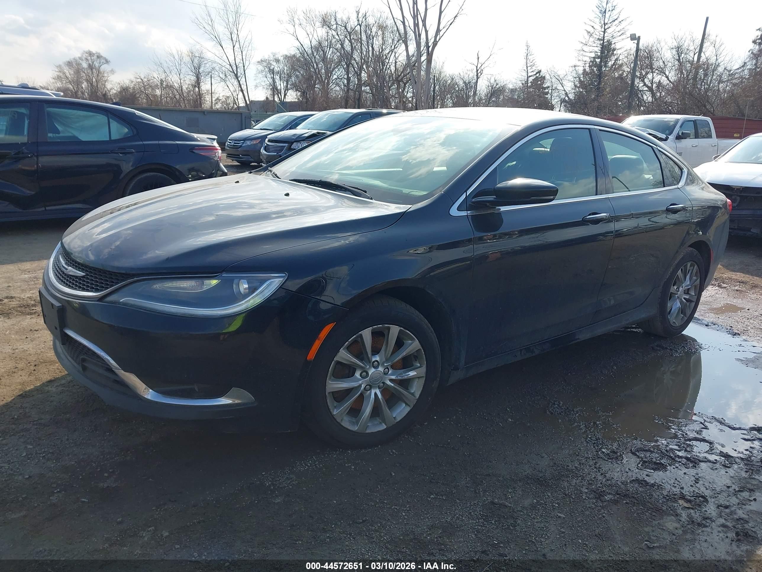 CHRYSLER 200 image 2