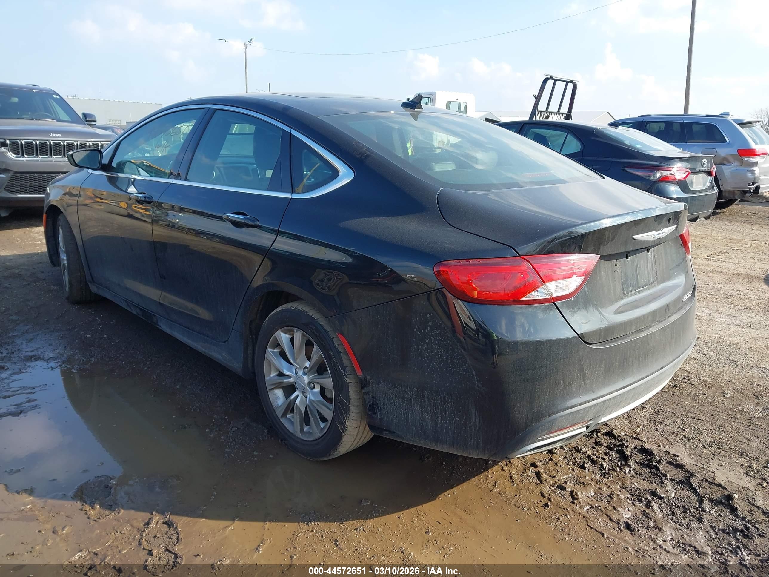 CHRYSLER 200 image 3