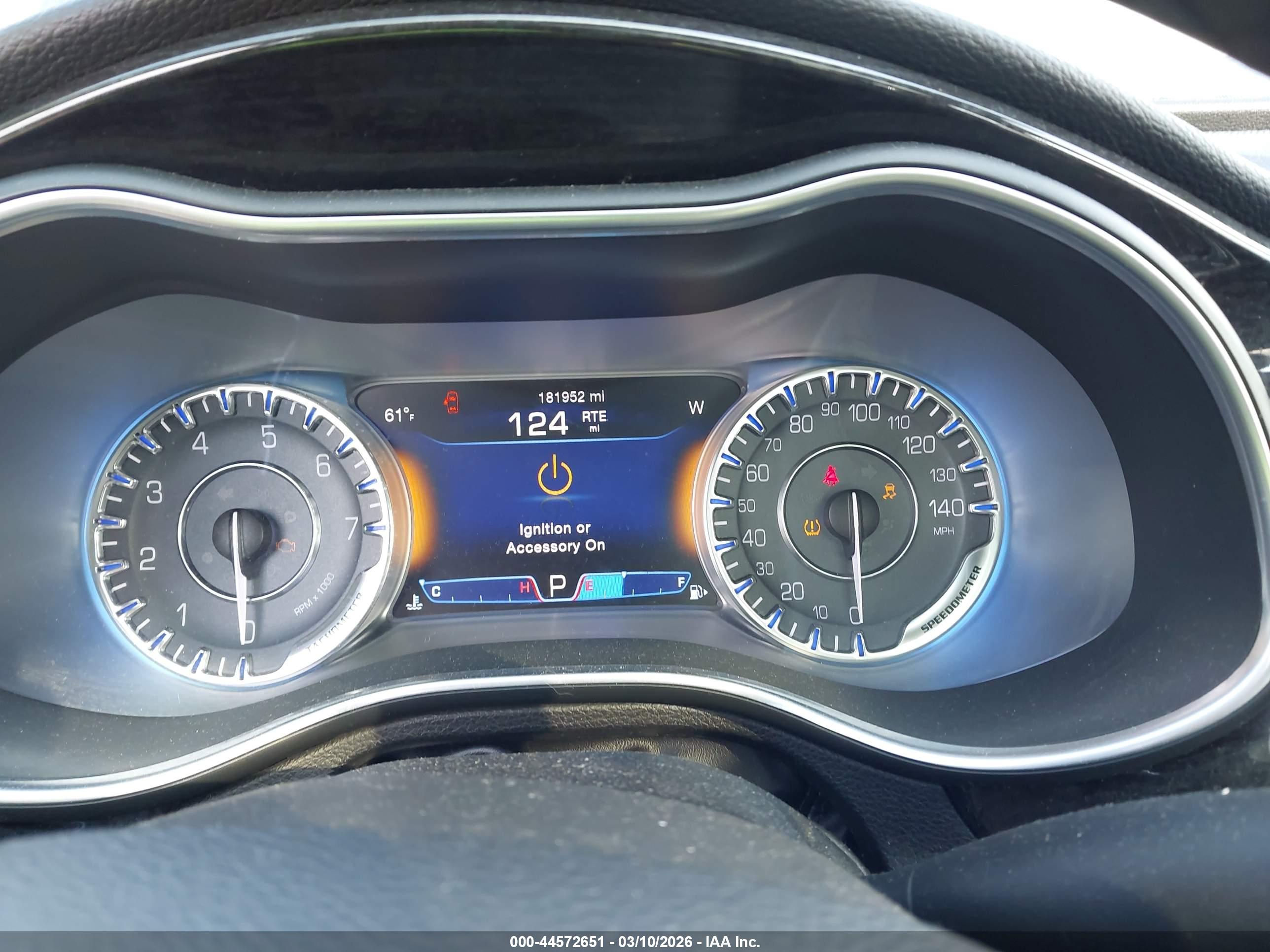 CHRYSLER 200 image 7