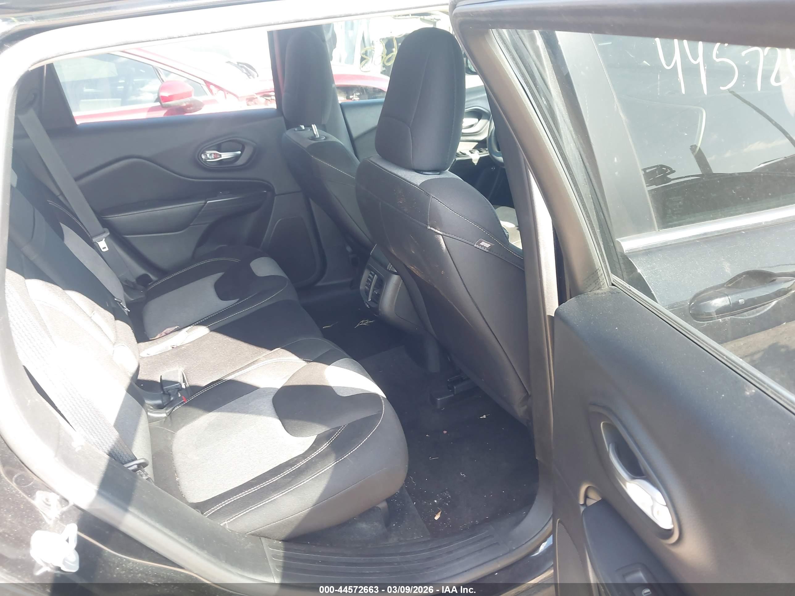 JEEP CHEROKEE image 8