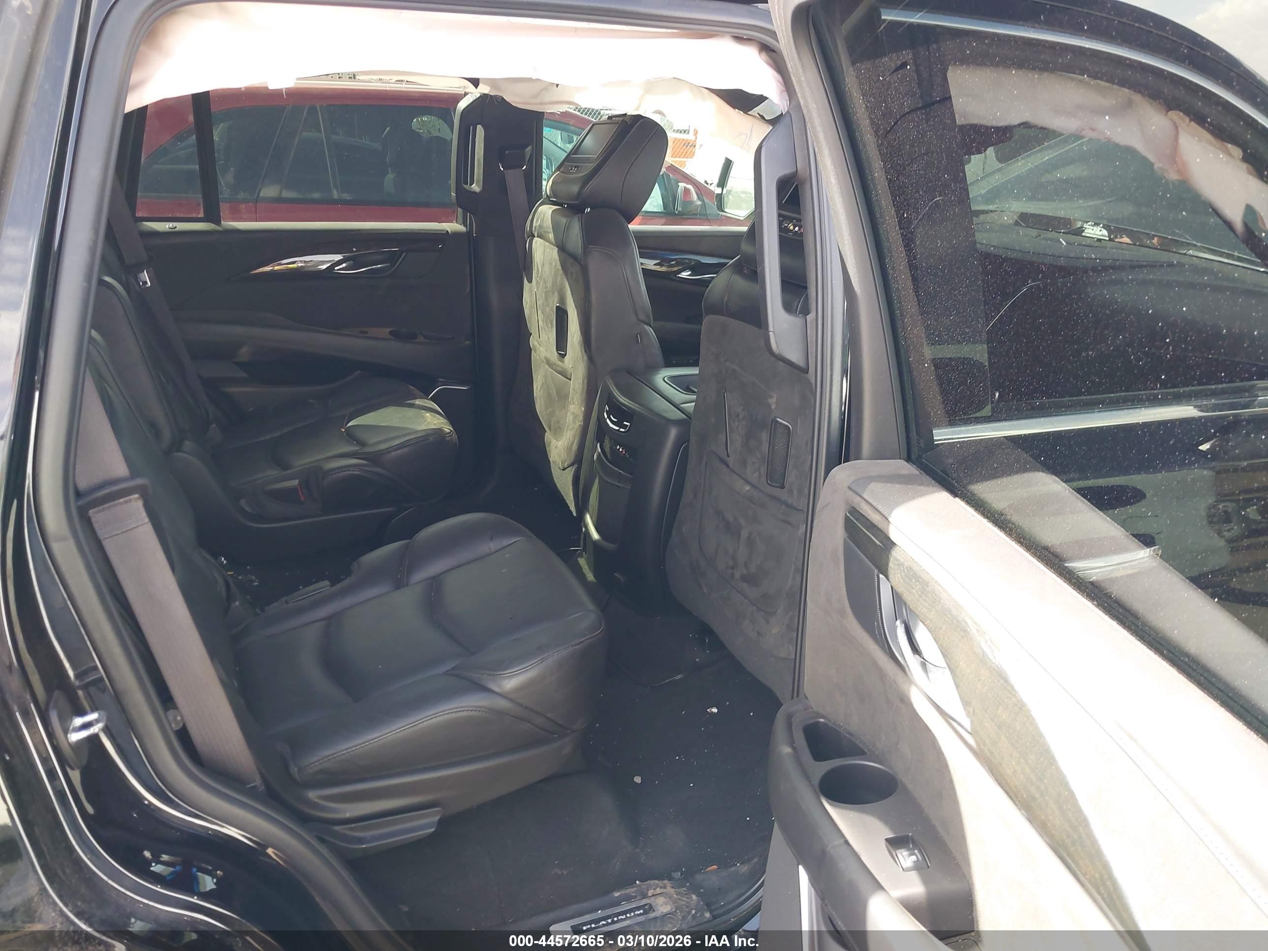 CADILLAC ESCALADE image 8