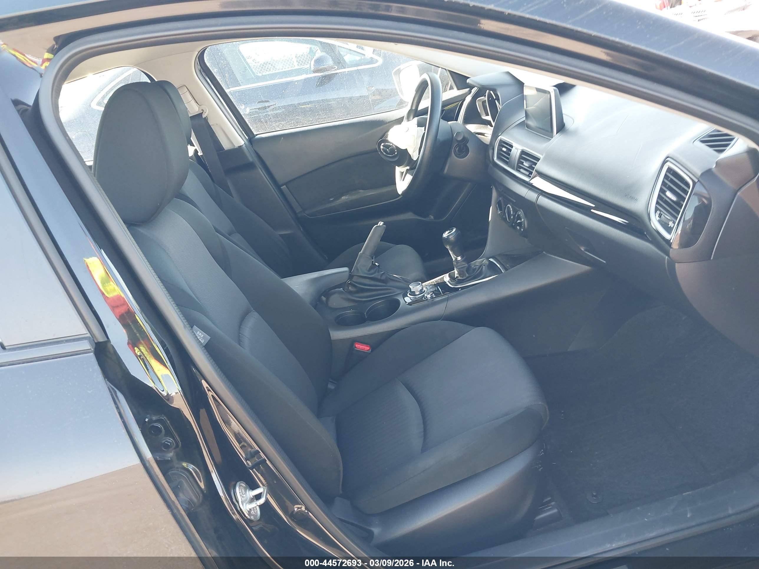 MAZDA MAZDA3 image 5