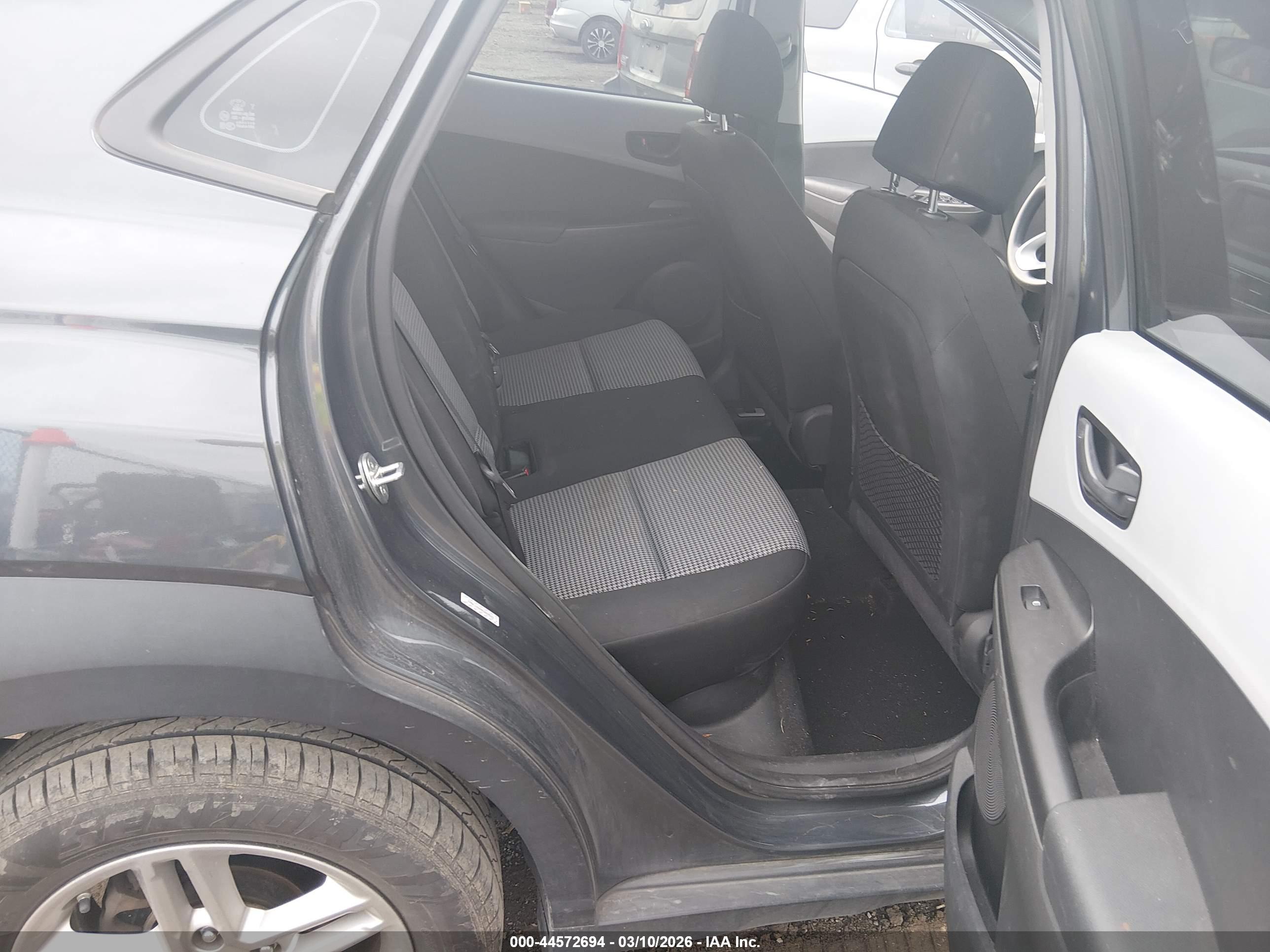 HYUNDAI KONA image 8
