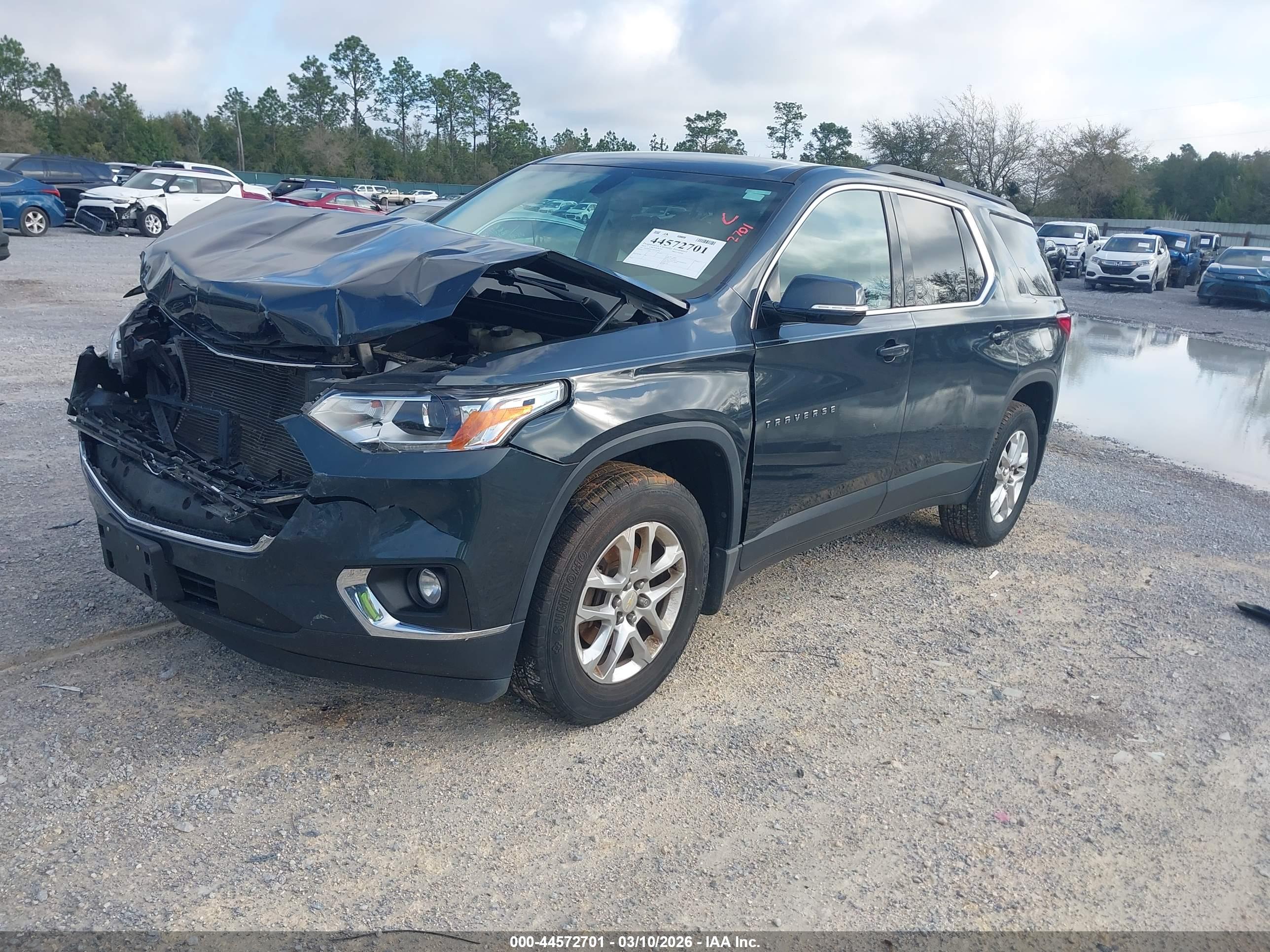 CHEVROLET TRAVERSE image 2