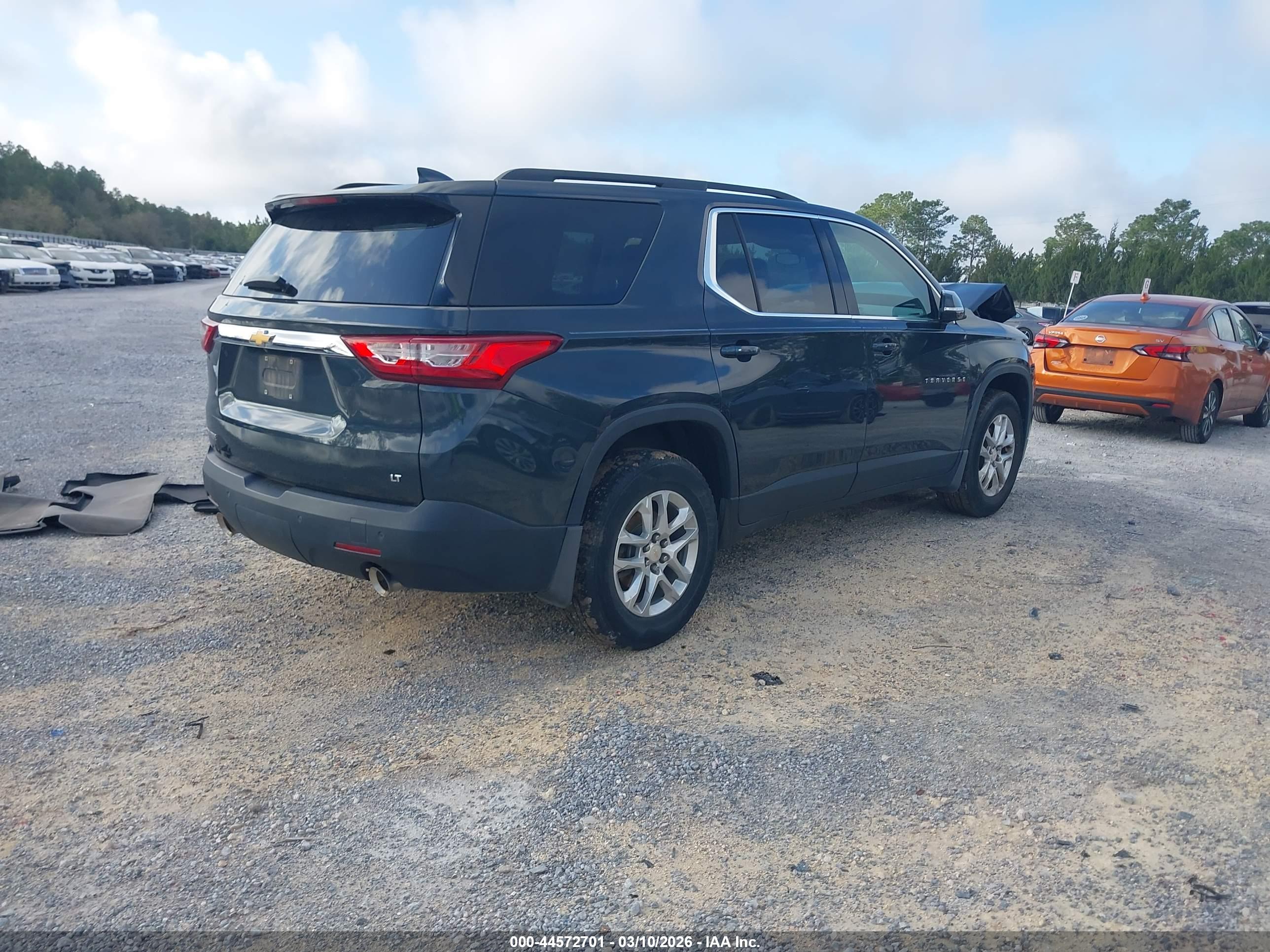 CHEVROLET TRAVERSE image 4