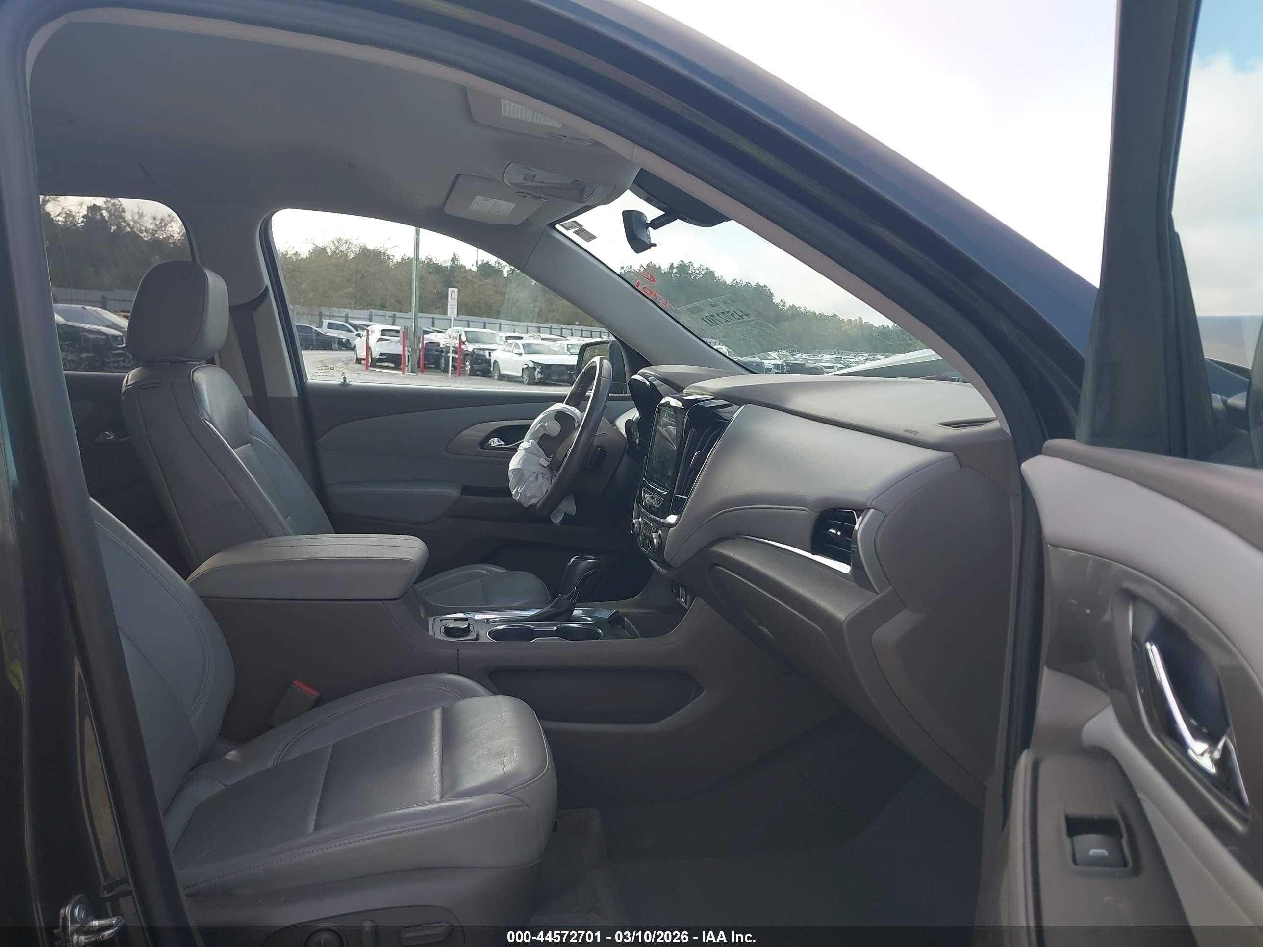 CHEVROLET TRAVERSE image 5