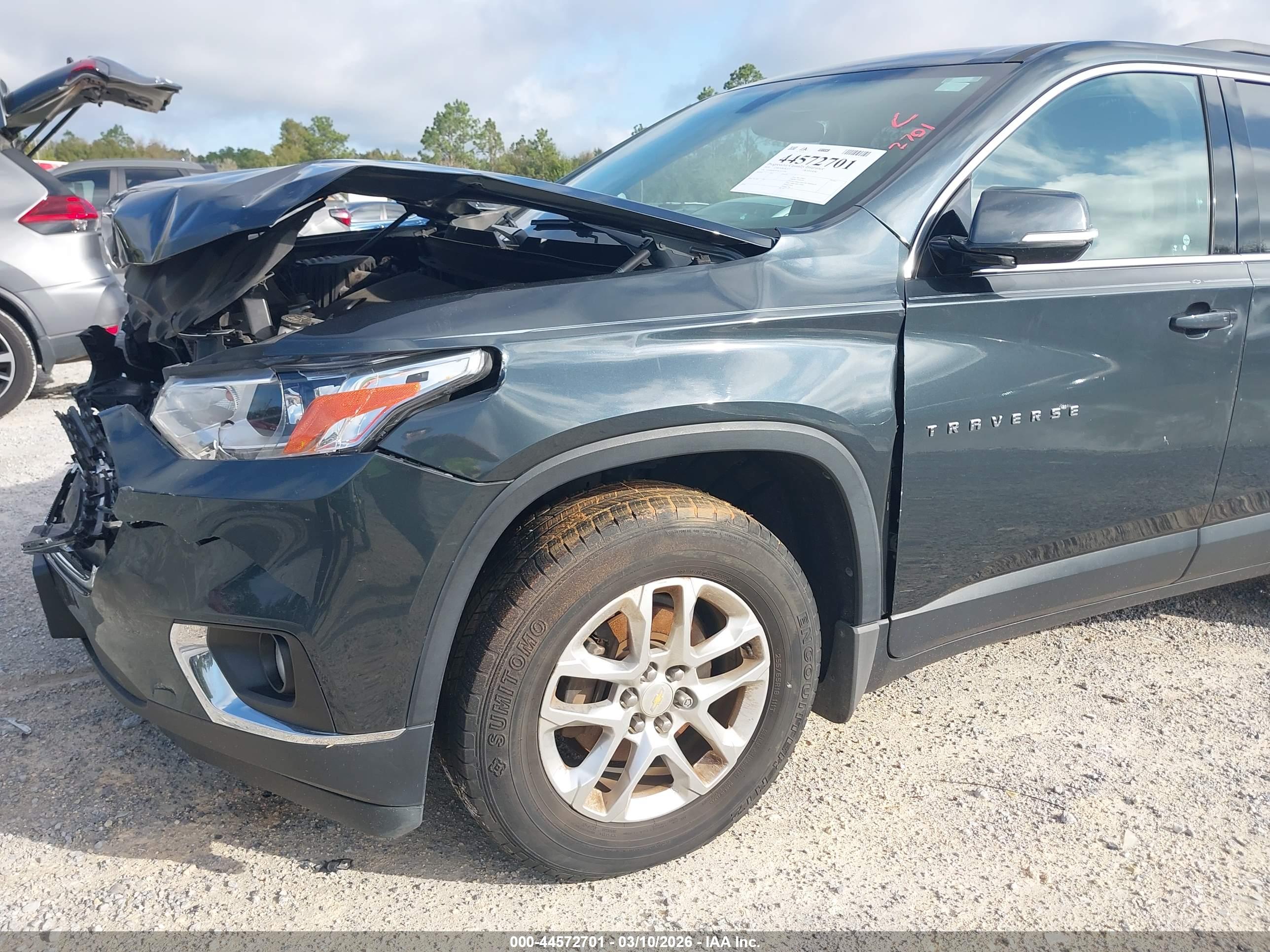 CHEVROLET TRAVERSE image 6