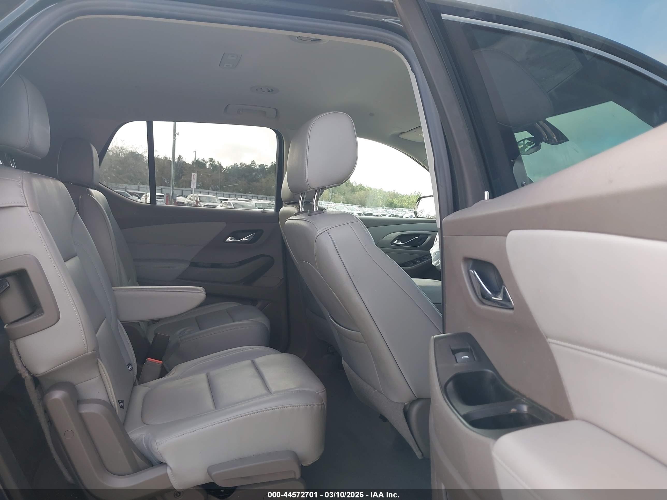 CHEVROLET TRAVERSE image 8