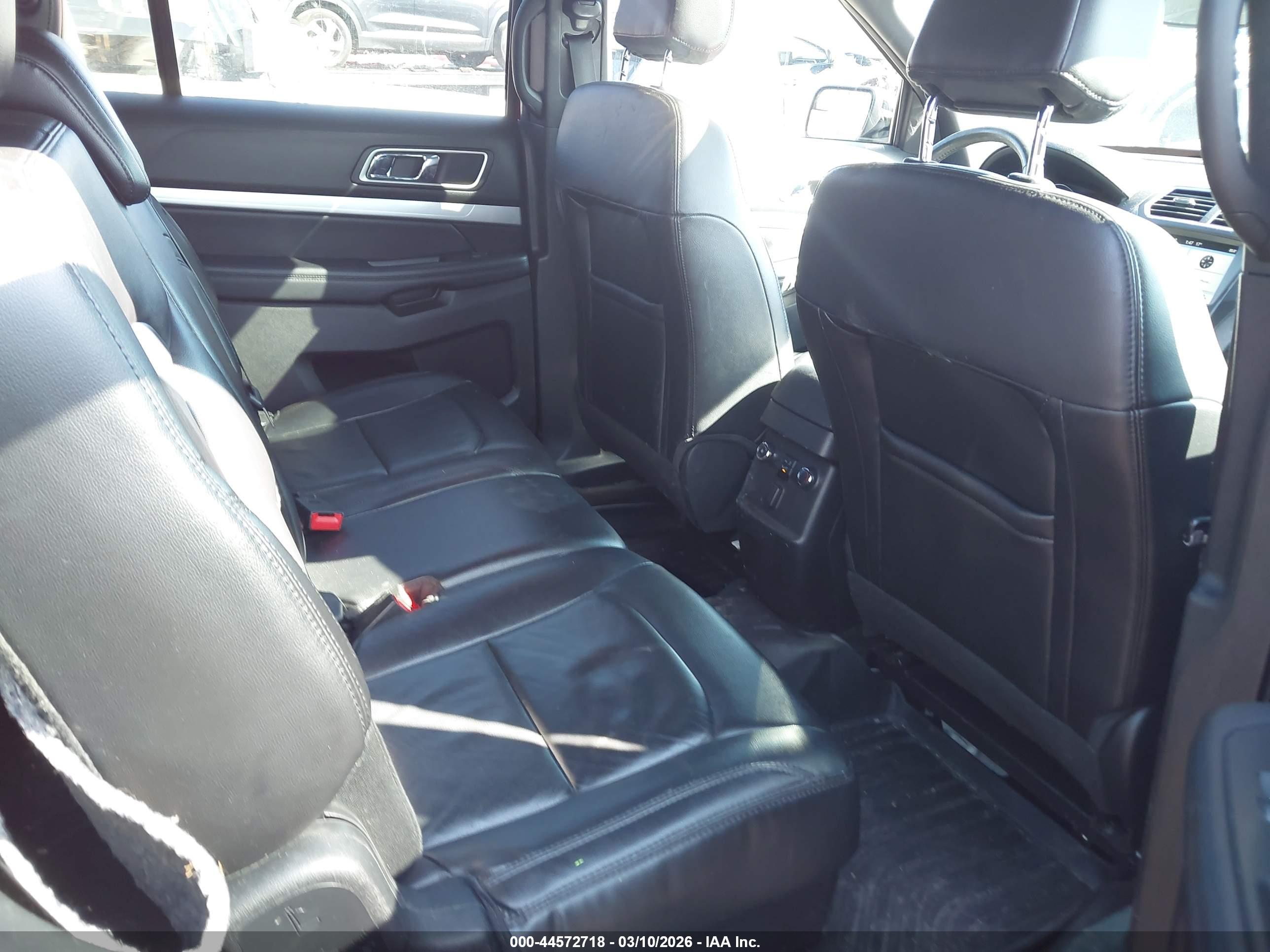 FORD EXPLORER image 8