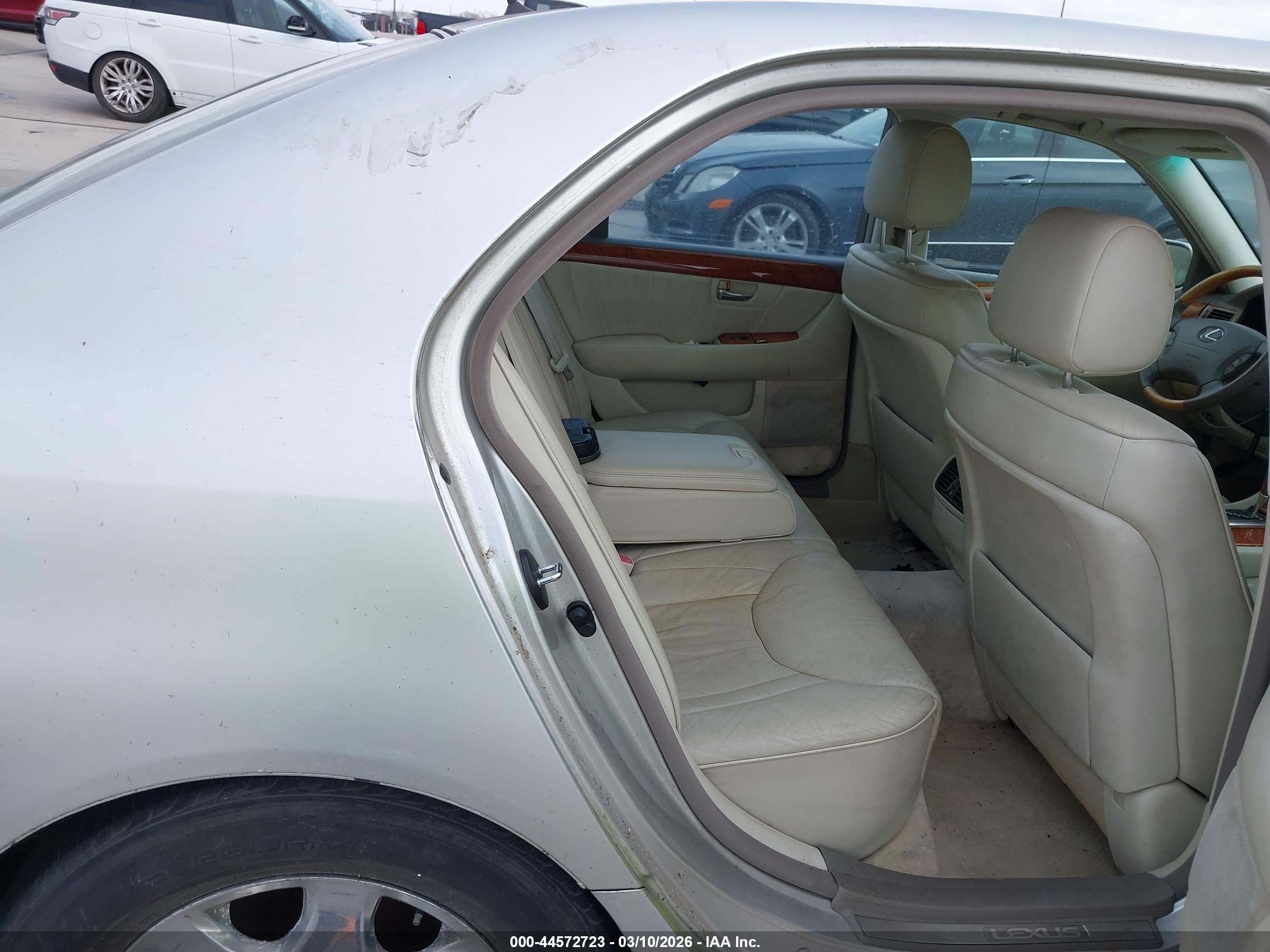 LEXUS LS image 8