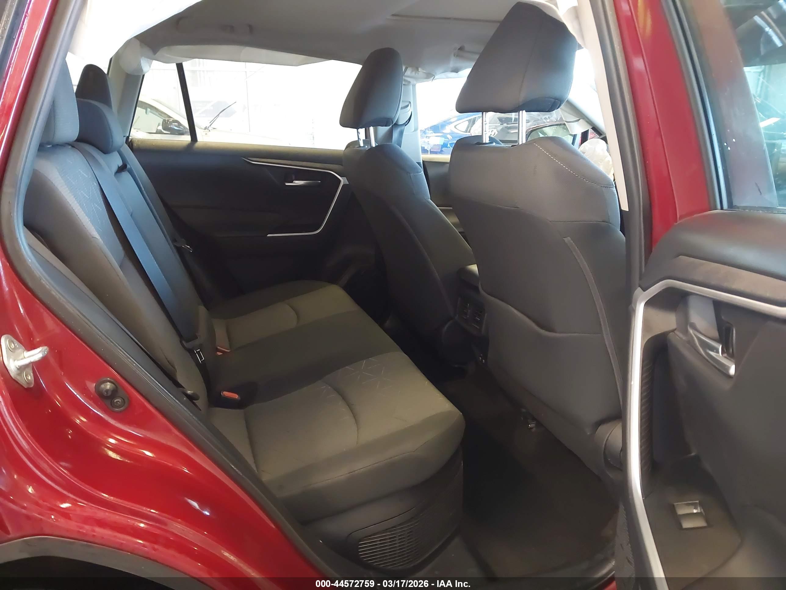 TOYOTA RAV4 image 8