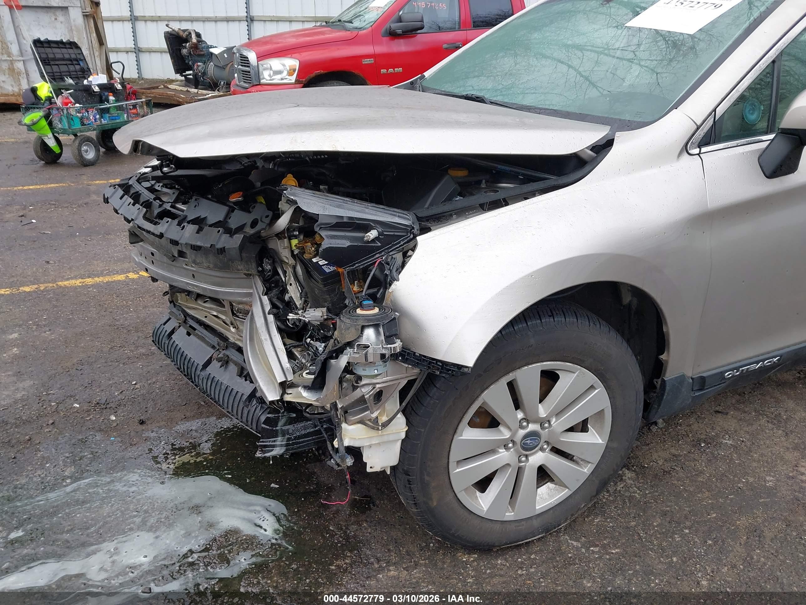 SUBARU OUTBACK image 6