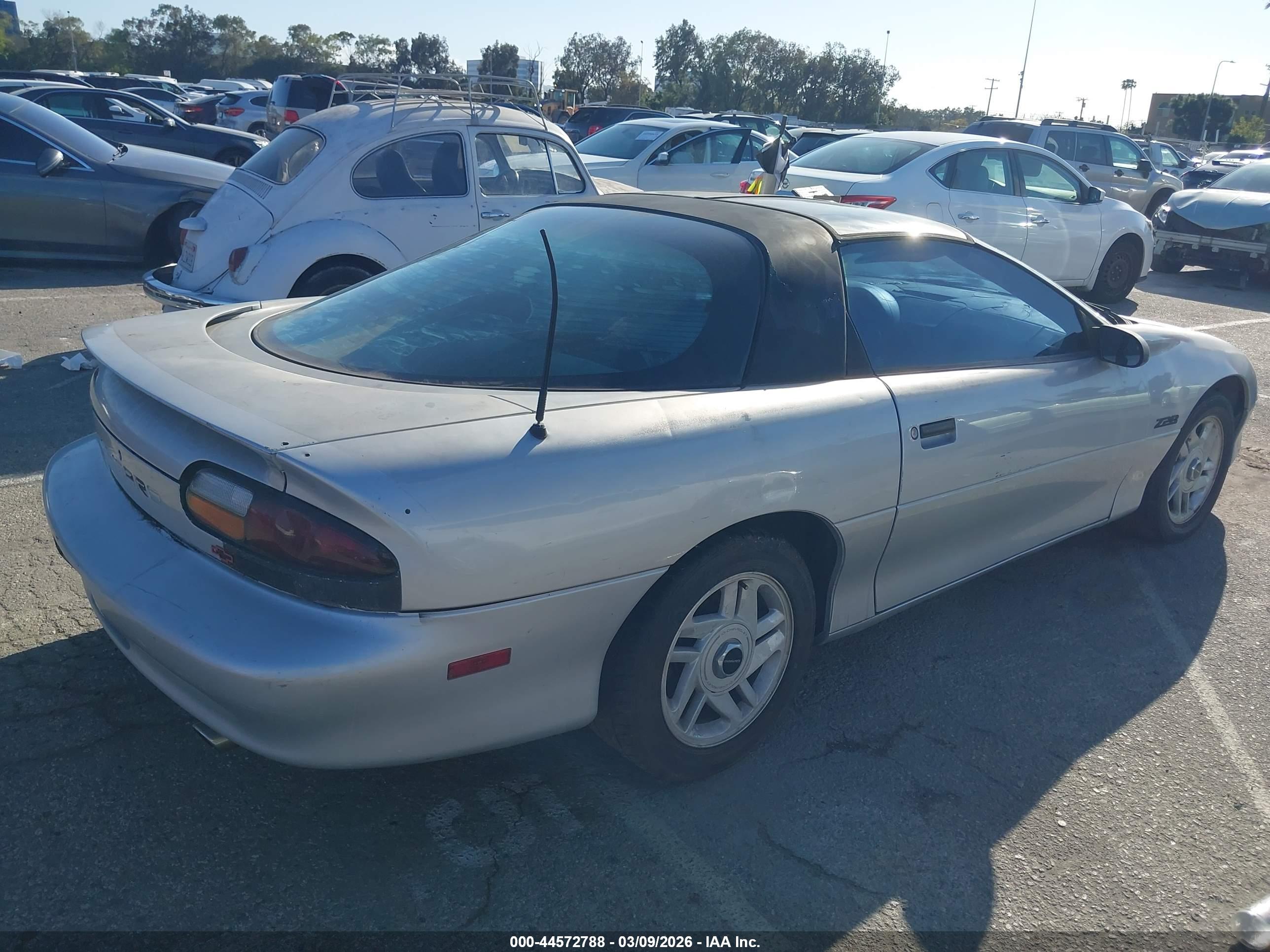 CHEVROLET CAMARO image 4
