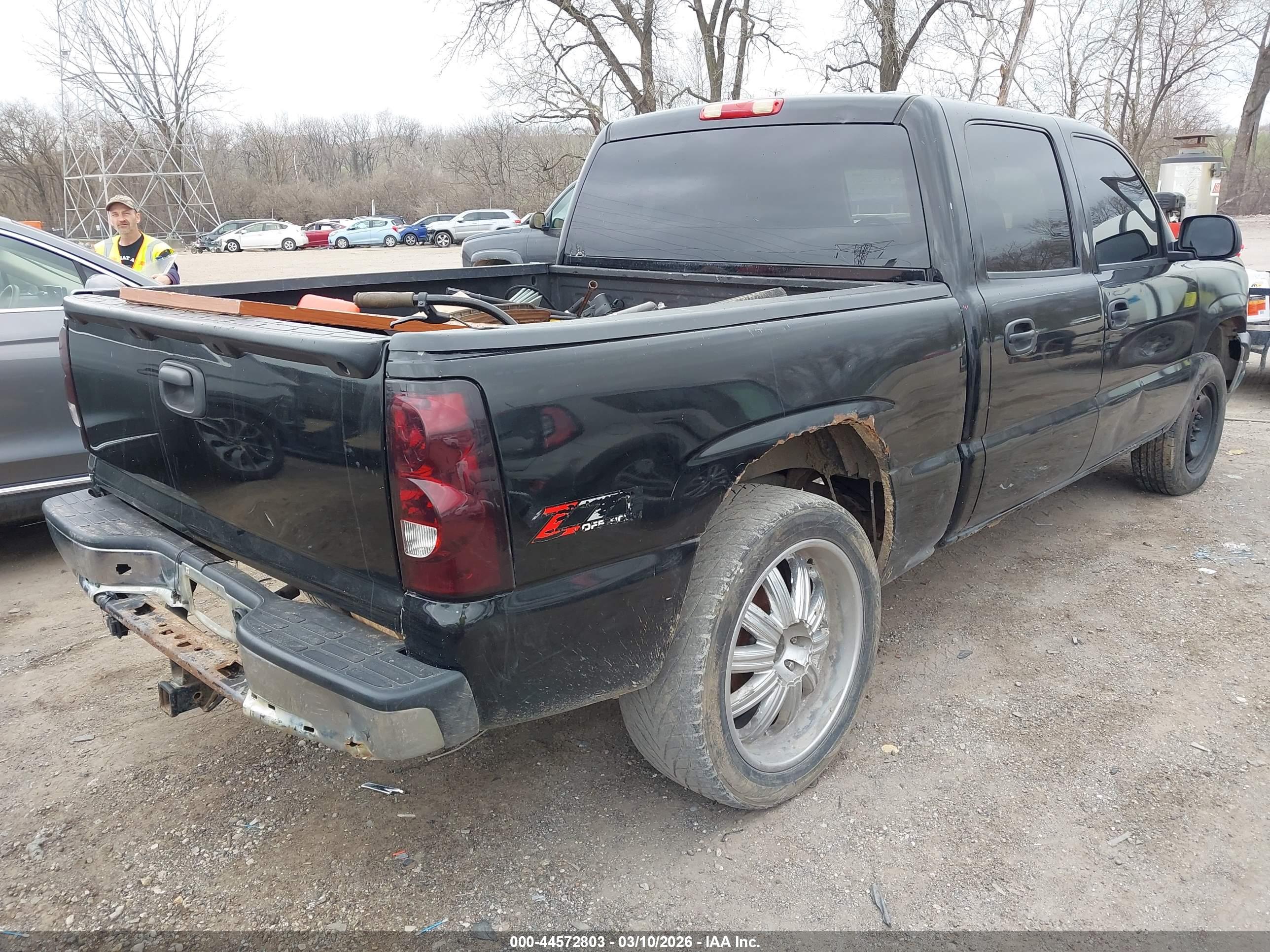 CHEVROLET SILVERADO image 4