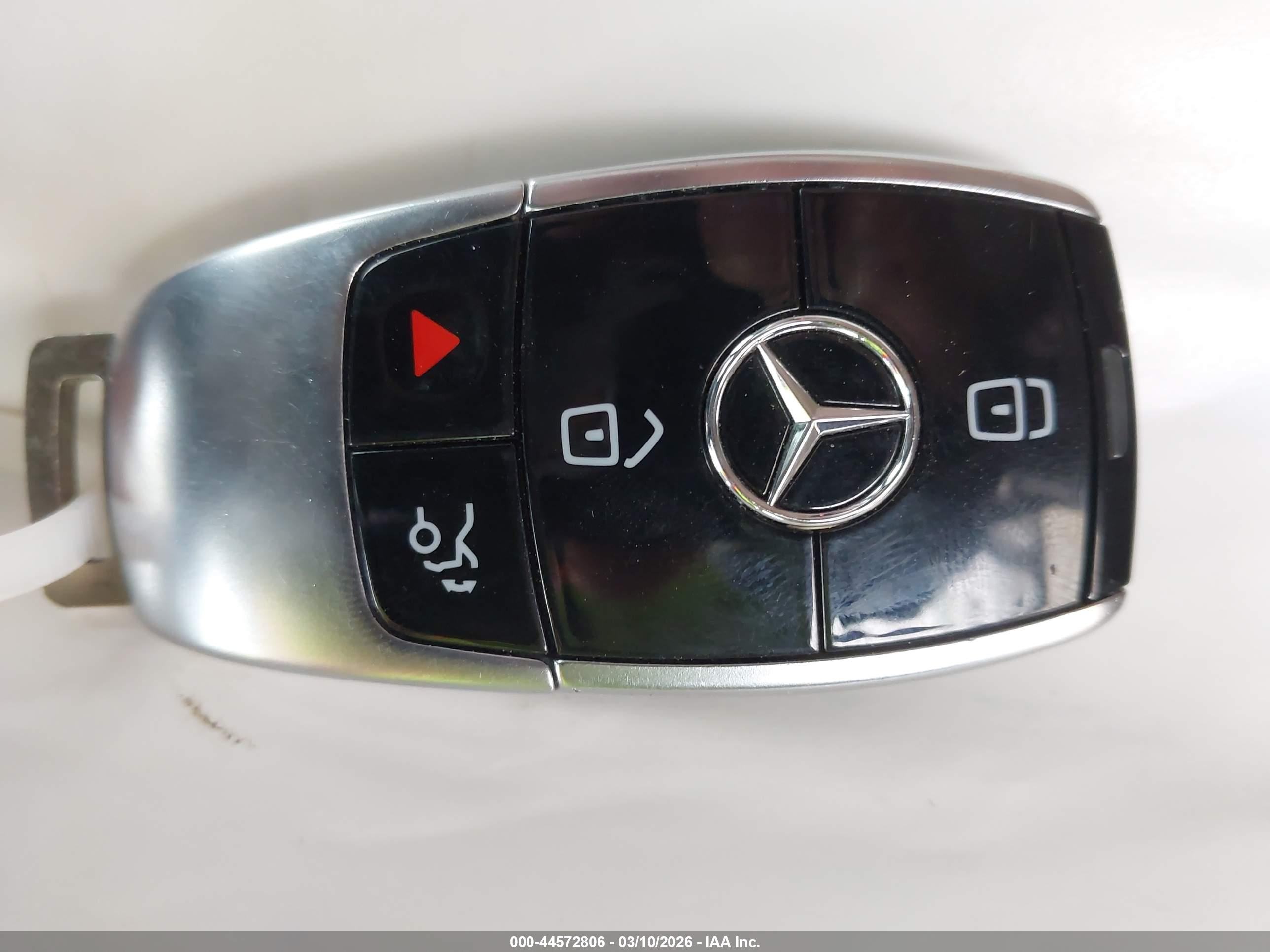 MERCEDES-BENZ E image 11