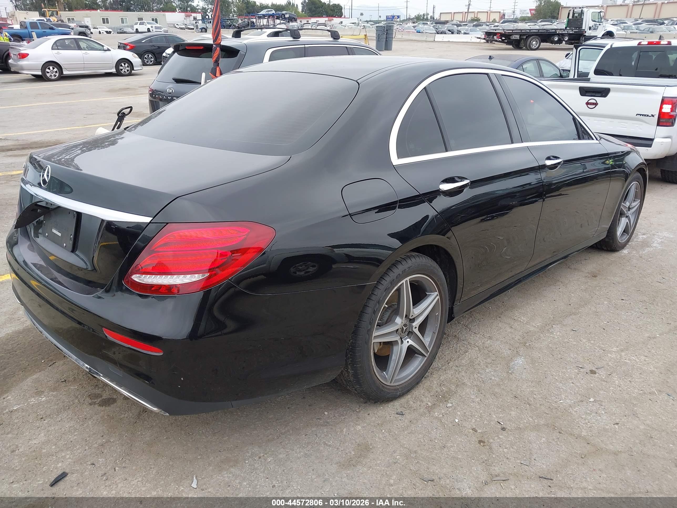 MERCEDES-BENZ E image 4