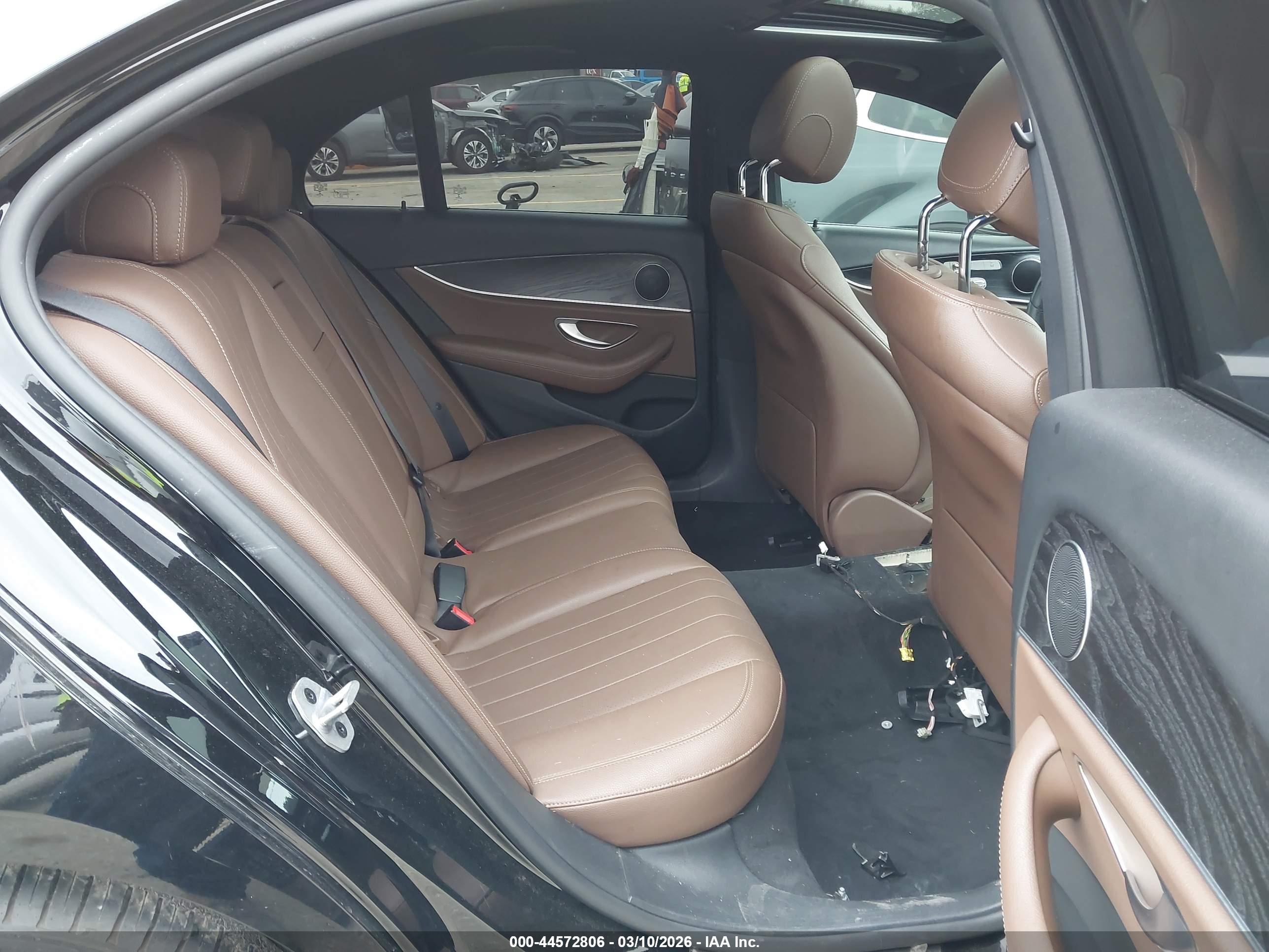MERCEDES-BENZ E image 8