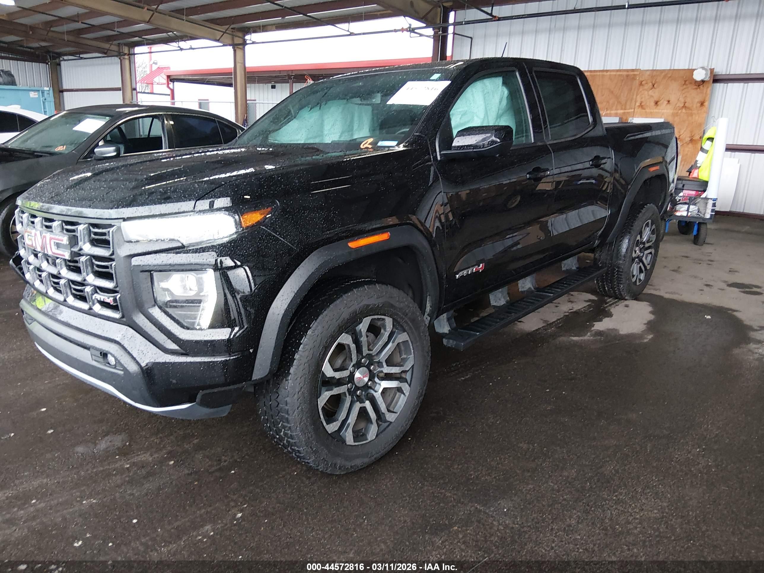 GMC CANYON image 2
