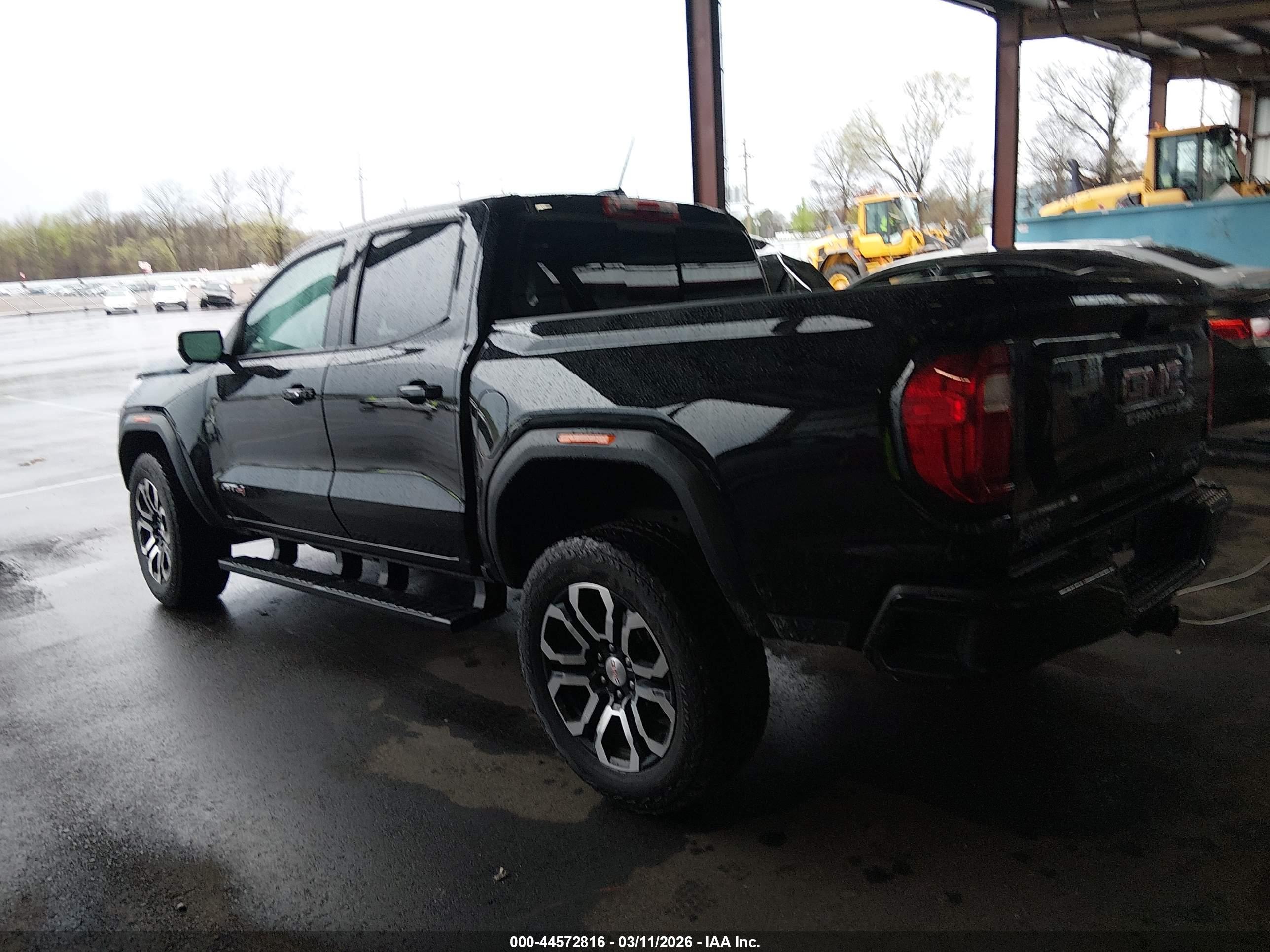 GMC CANYON image 3