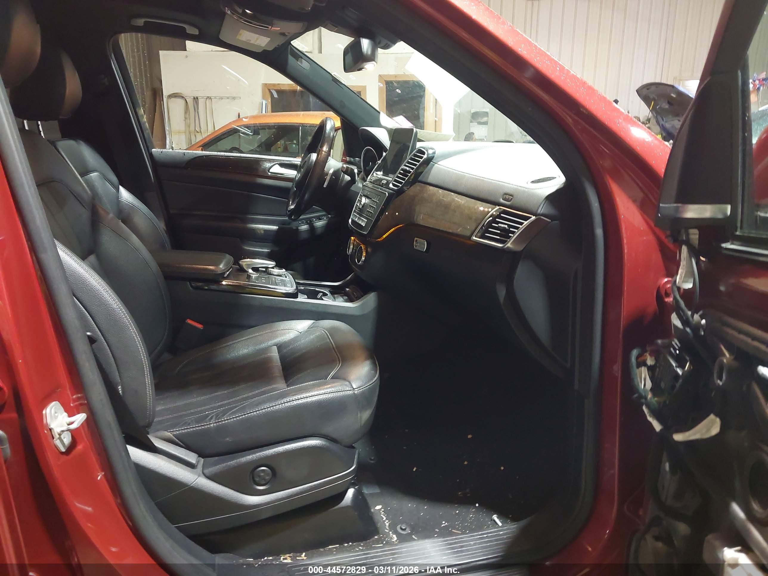 MERCEDES-BENZ GLS image 5