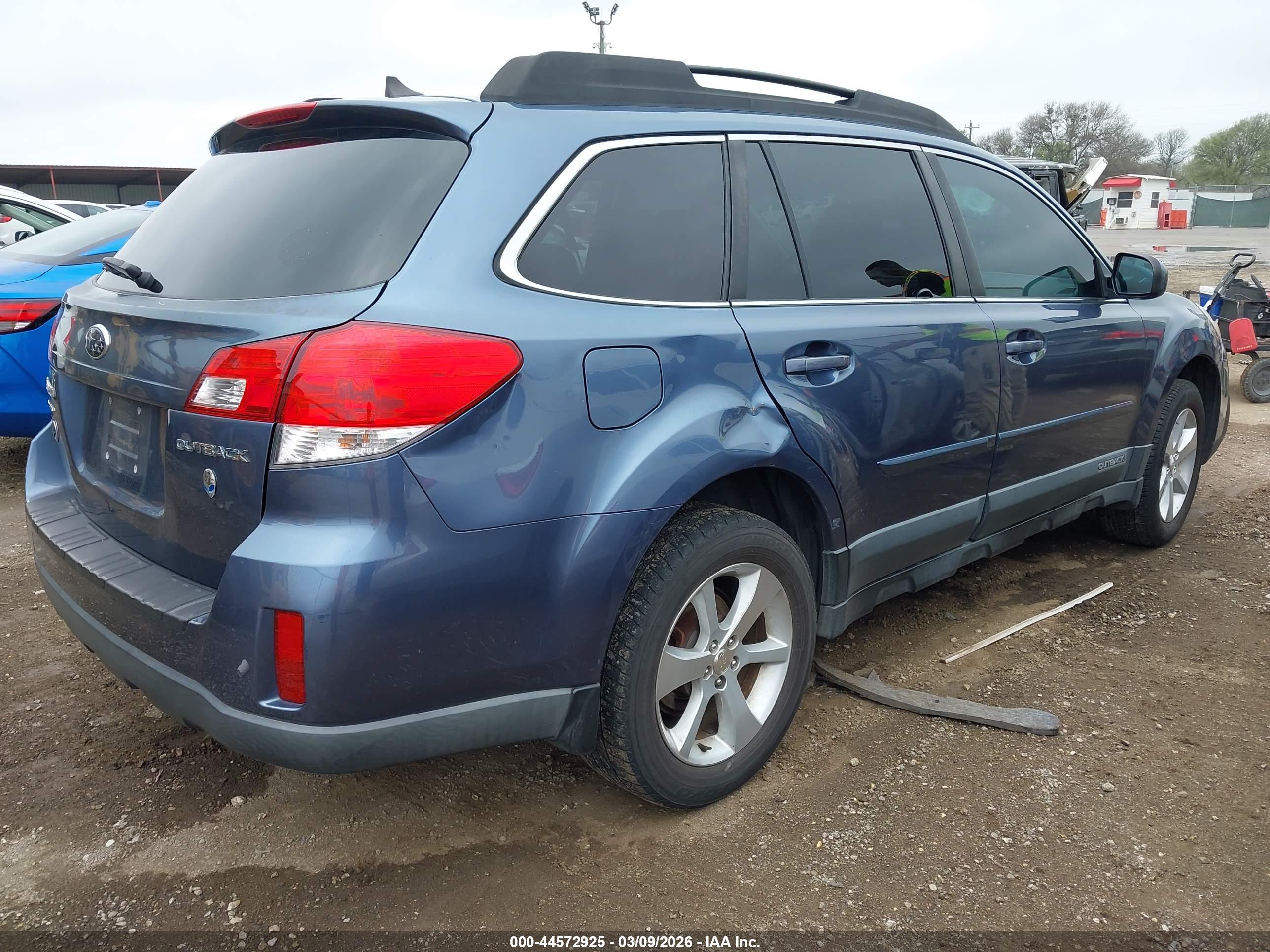 SUBARU OUTBACK image 4
