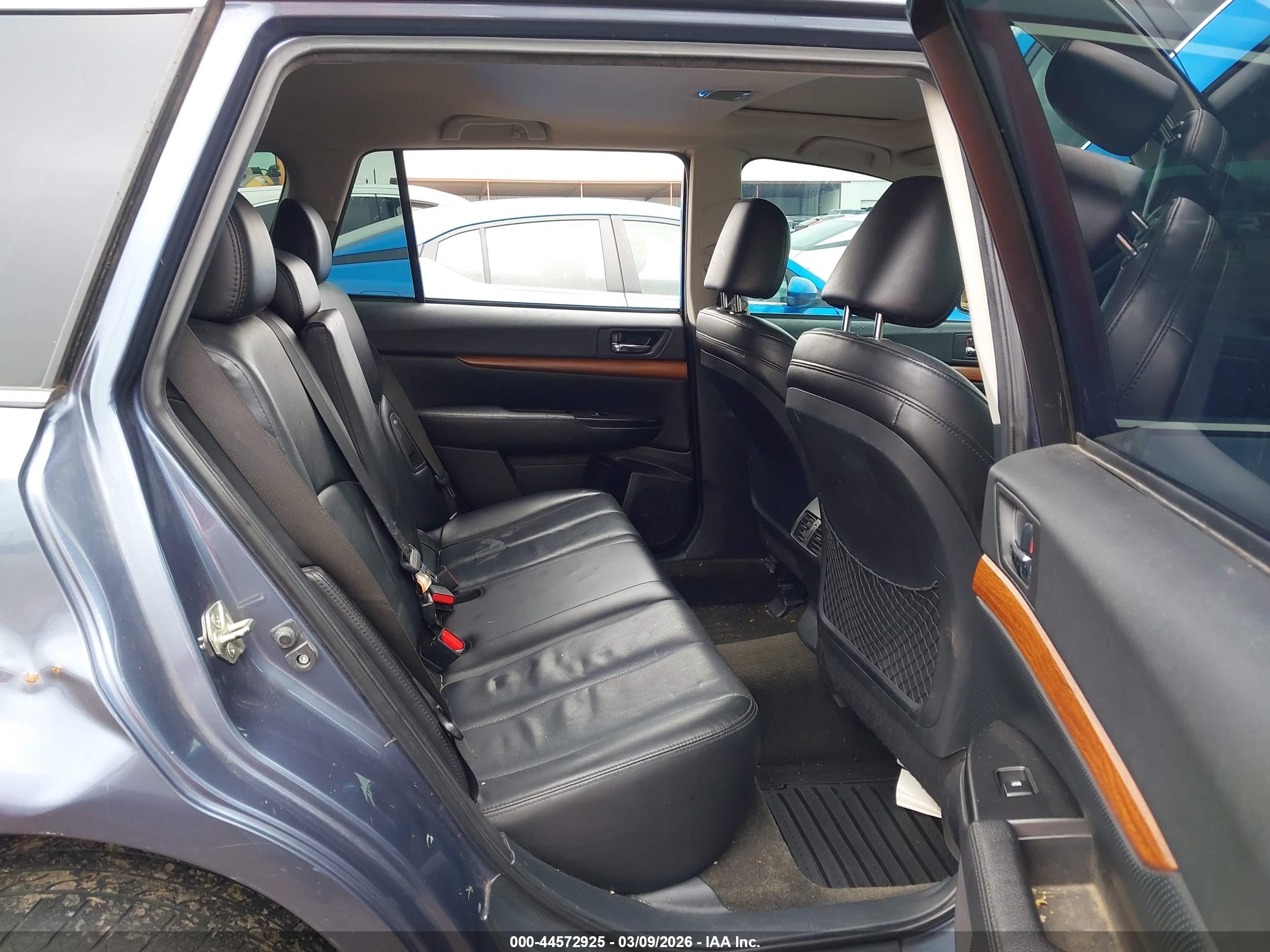 SUBARU OUTBACK image 8