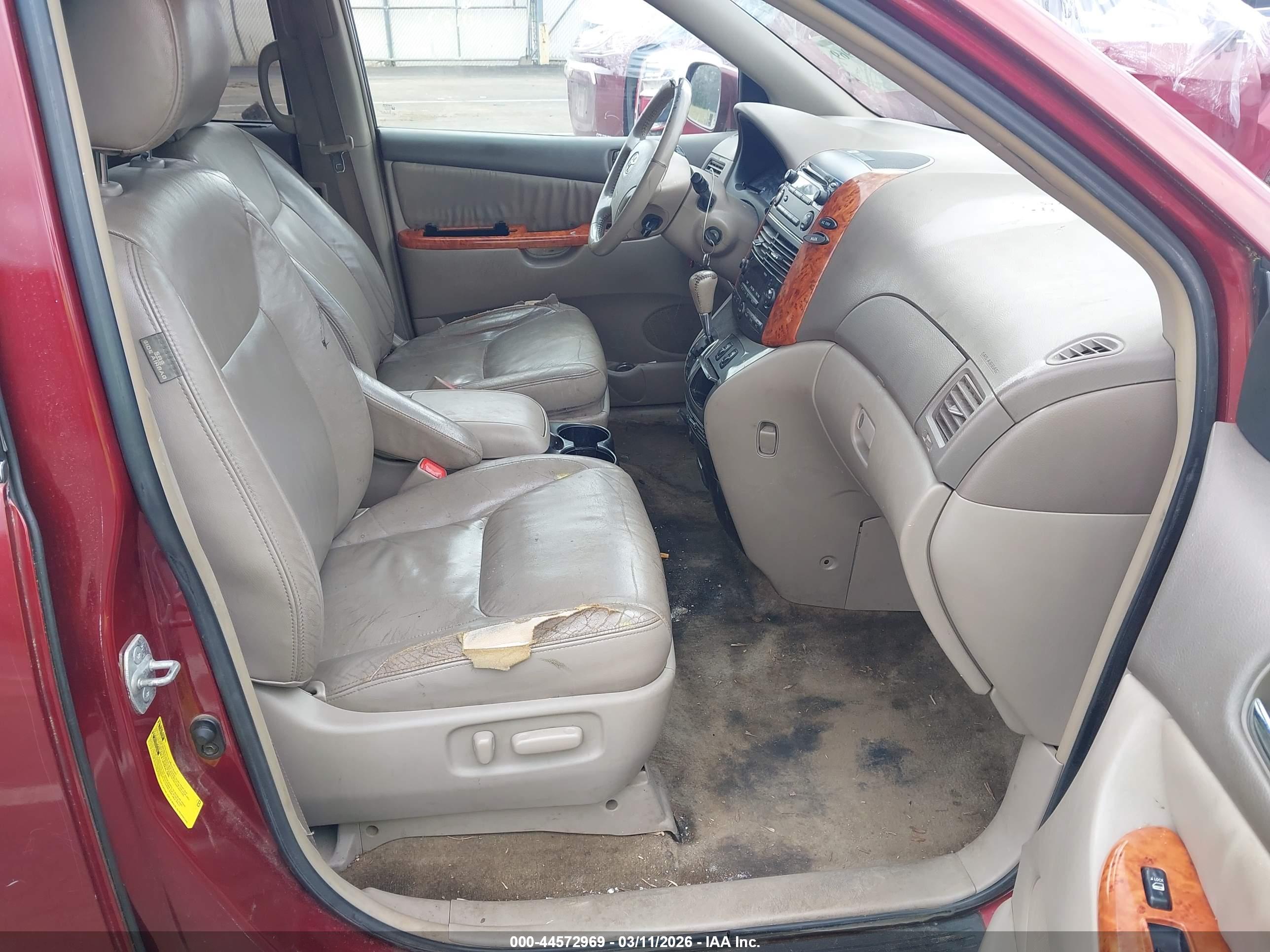 TOYOTA SIENNA image 5